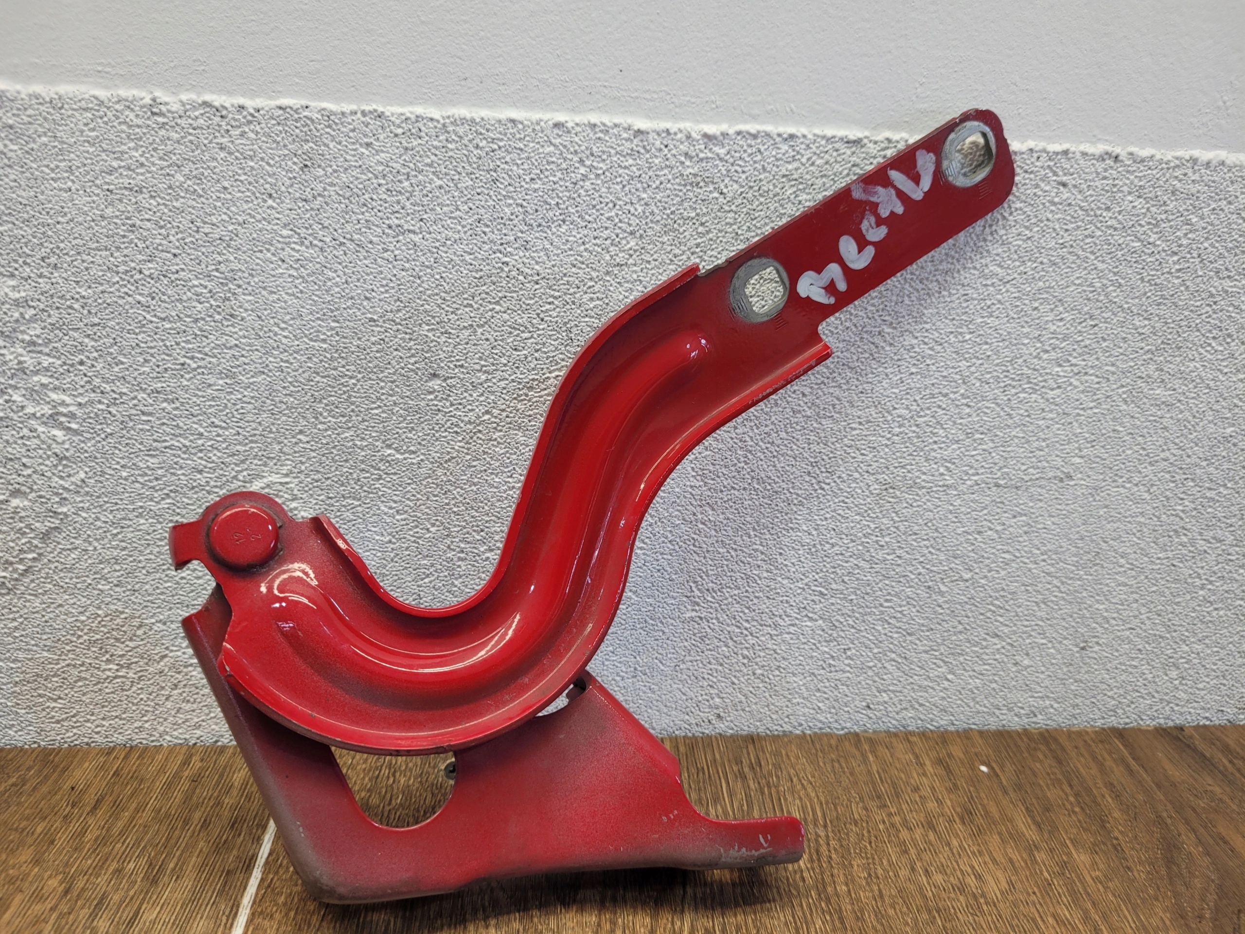 VW BEETLE 011-018 LAVY PANT PREDNEJ KAPOTY 5C5823301A