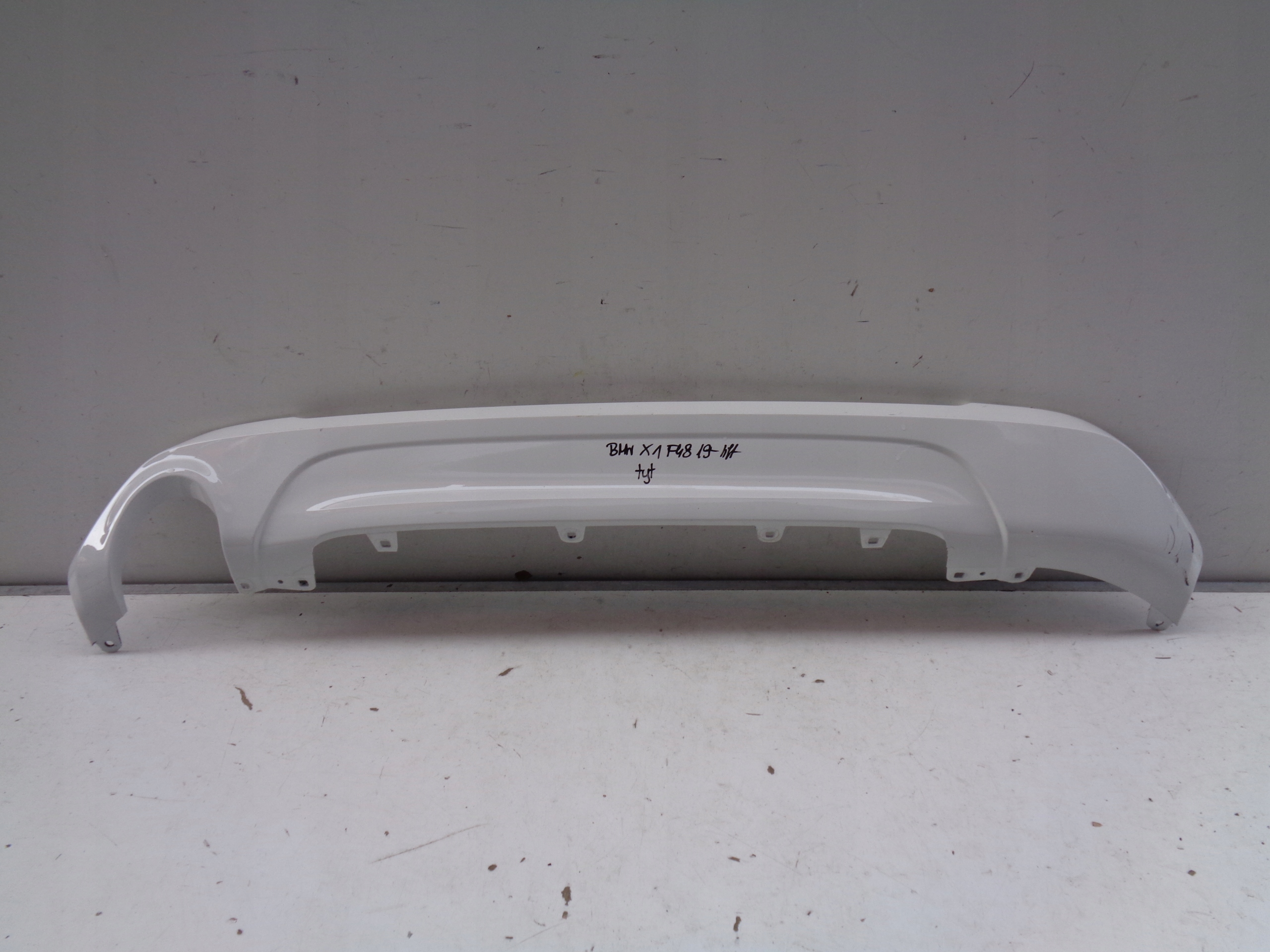 DRZIAK ZADNEHO NARAZNIKA SPOJLER BMW X1 F48 19- LIFT