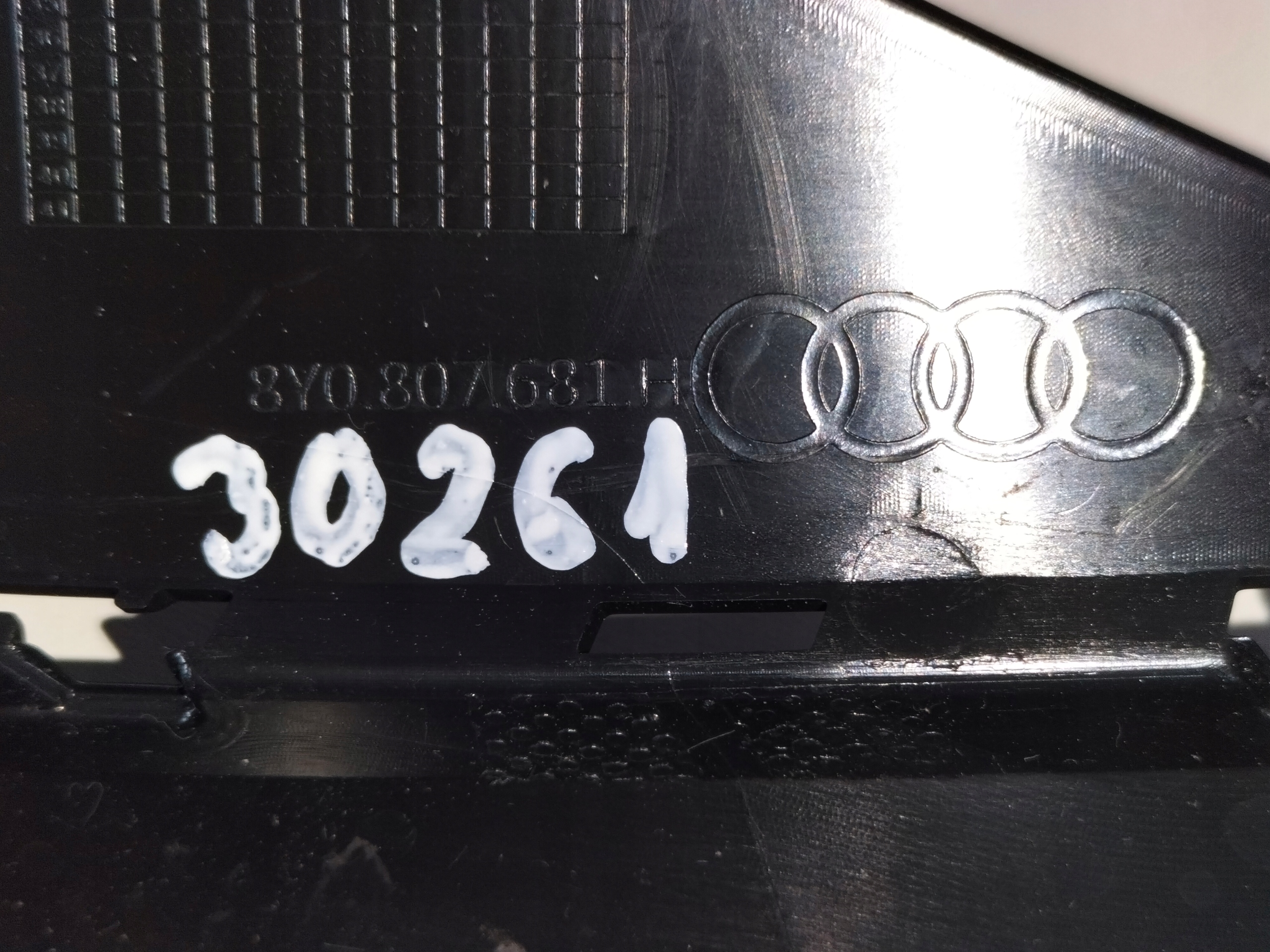 ĽAVÁ LIŠTA MRIEŽKA NÁRAZNÍKA AUDI A3 8Y LIFT 22- S-LINE