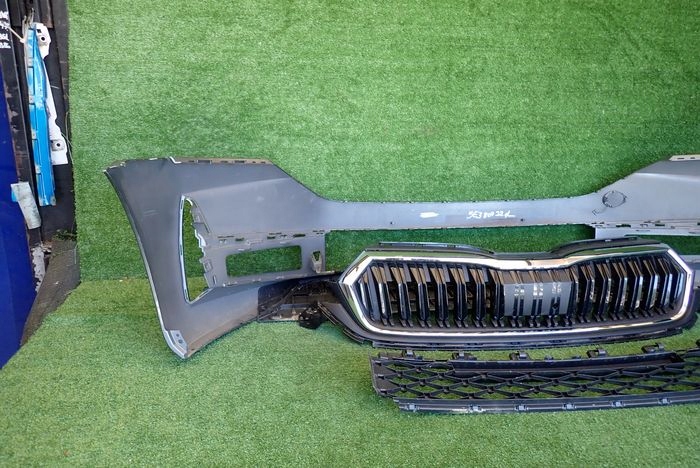 SKODA OCTAVIA IV LIFT 23- PREDNÝ NÁRAZNÍK + RADAR