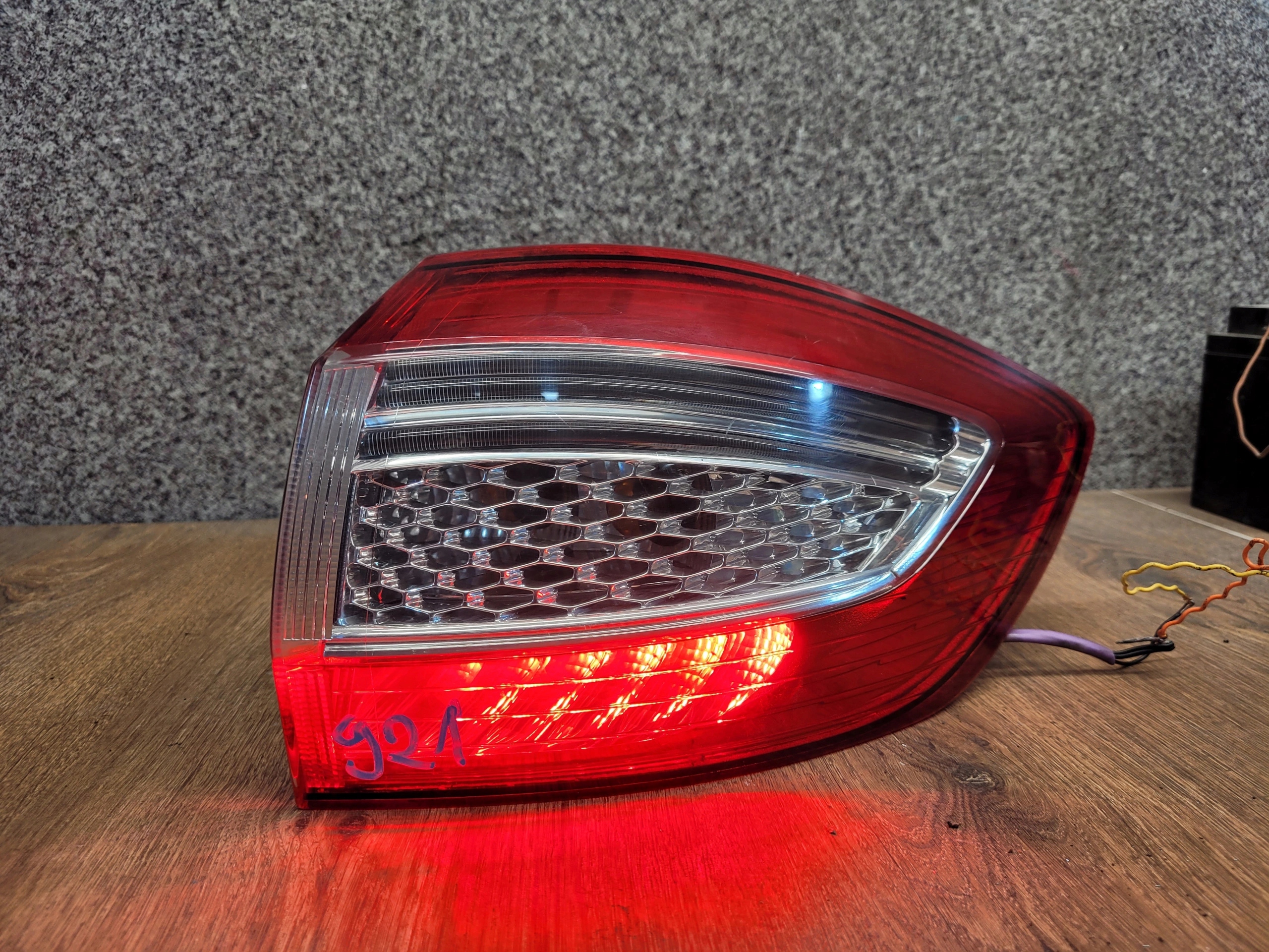 FORD MONDEO MK4 LIFT KOMBI PRAVÉ ZADNÉ SVETLO BS71-13404-BD