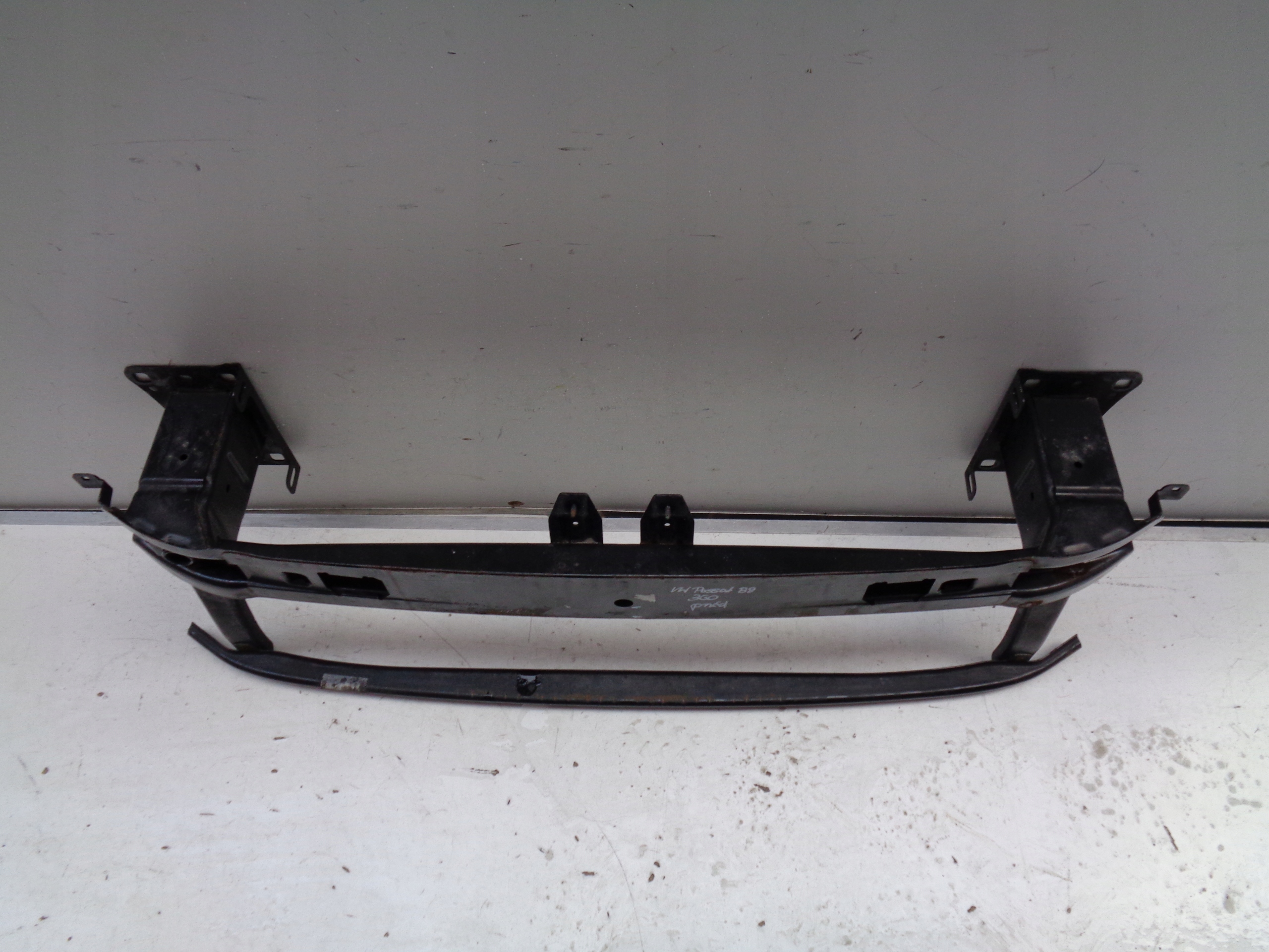 VYSTUHA PREDNEHO NARAZNIKA VW PASSAT B8 3G 3G0 18- LIFT