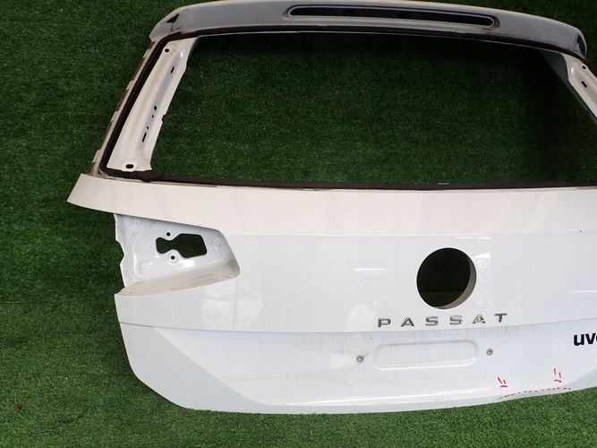 VW PASSAT B9 ZADNÁ KAPOTA