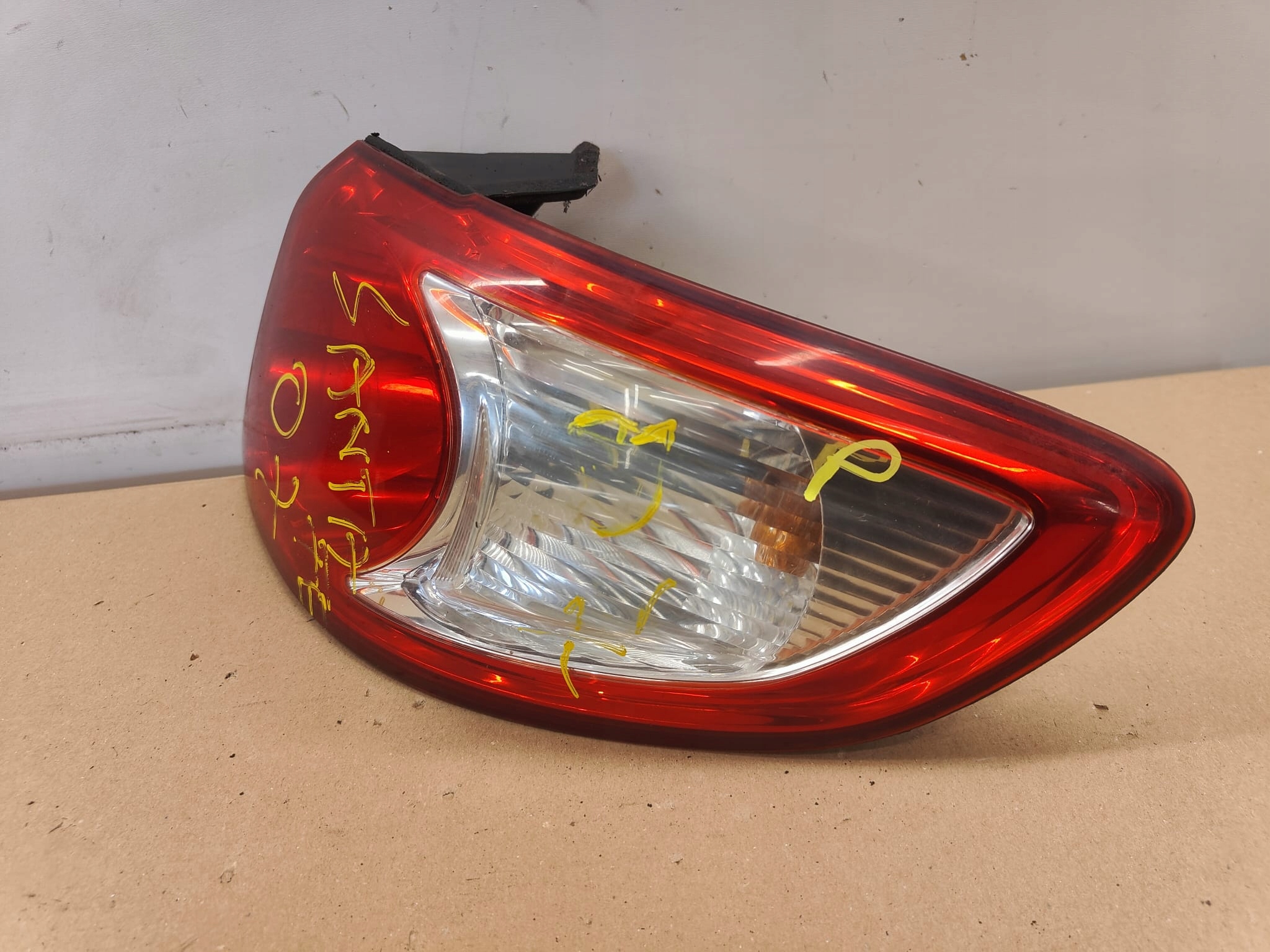Hyundai santafe II PRAVÉ ZADNÉ SVETLO 92402-2b000