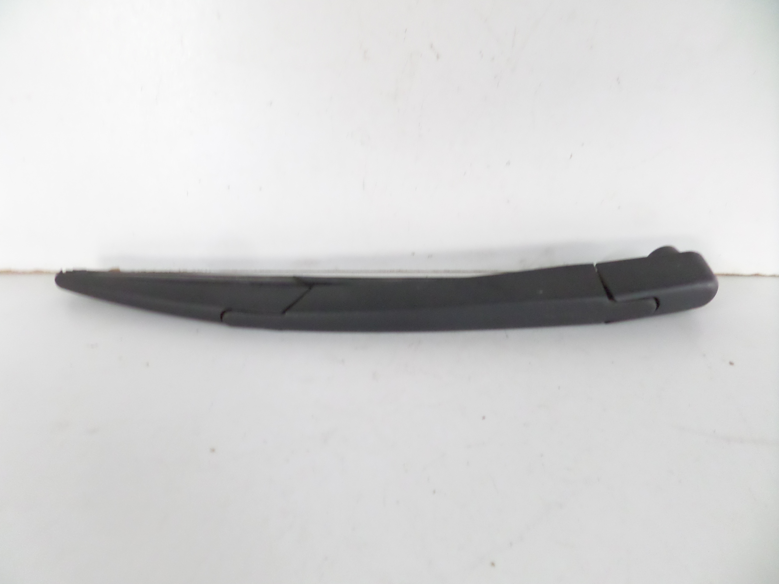 RAMIENKO ZADNEHO STIERACA PEUGEOT 2008 13-