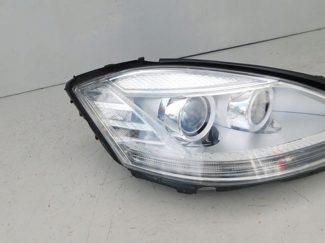 MERCEDES W221 S-KLASA XENON LIFT PRAVE PREDNE SVETLO