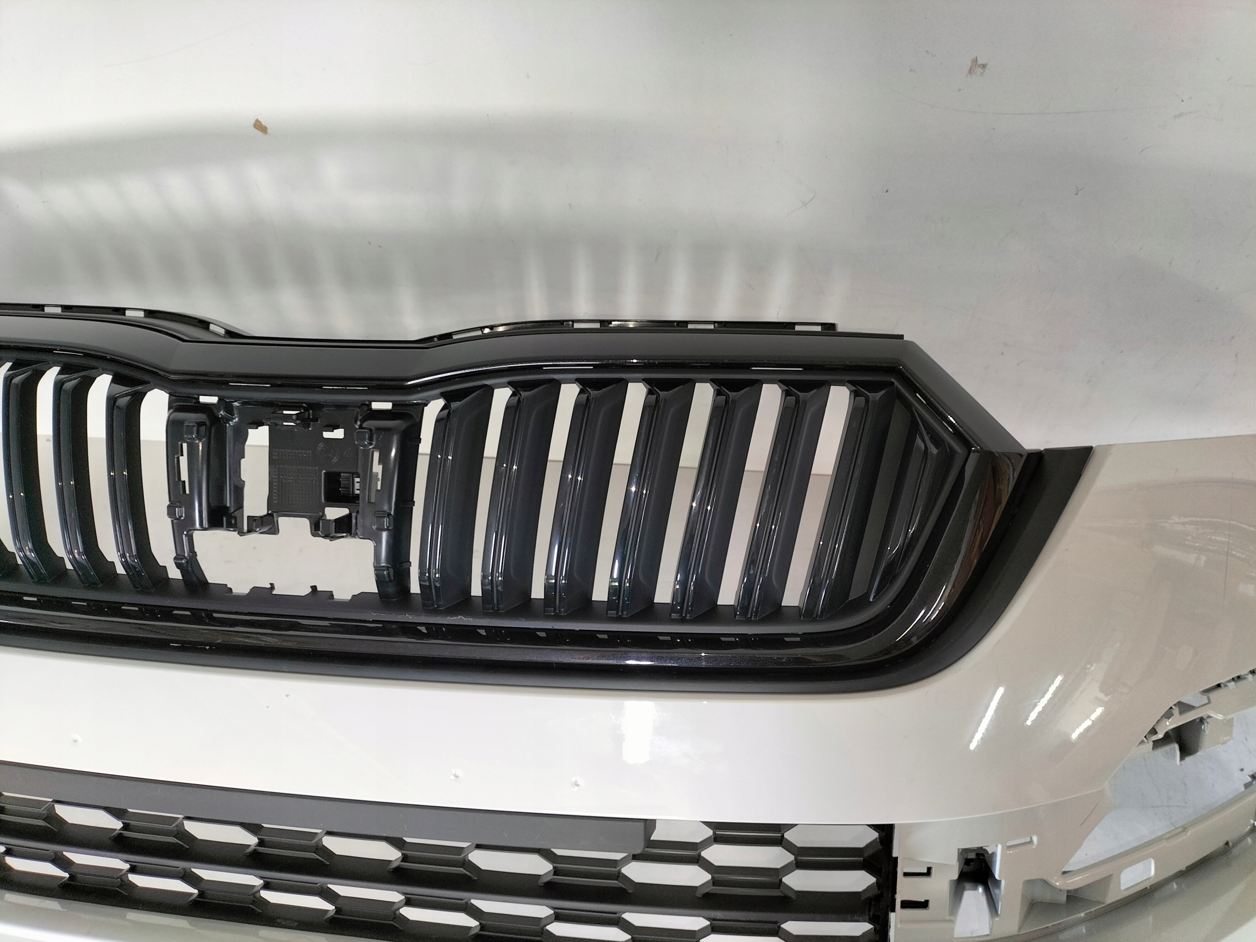 PREDNÝ NÁRAZNÍK SKODA OCTAVIA 4 IV 19-