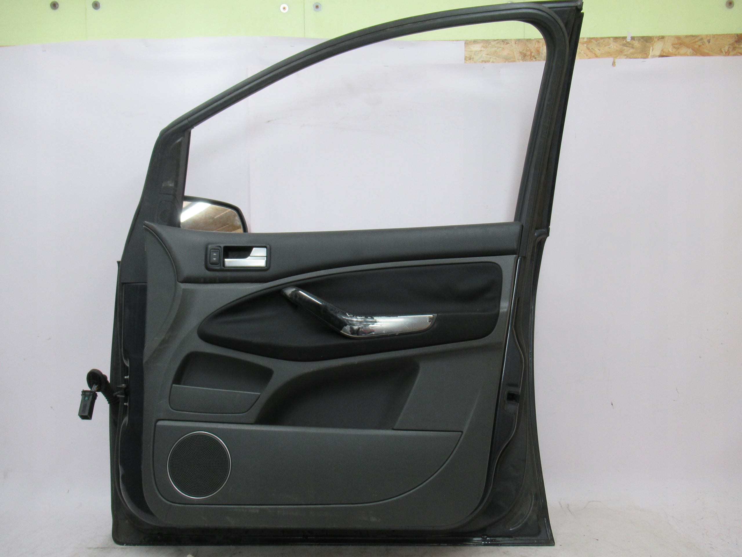 PRAVÉ PREDNÉ DVERE FORD C MAX MK1