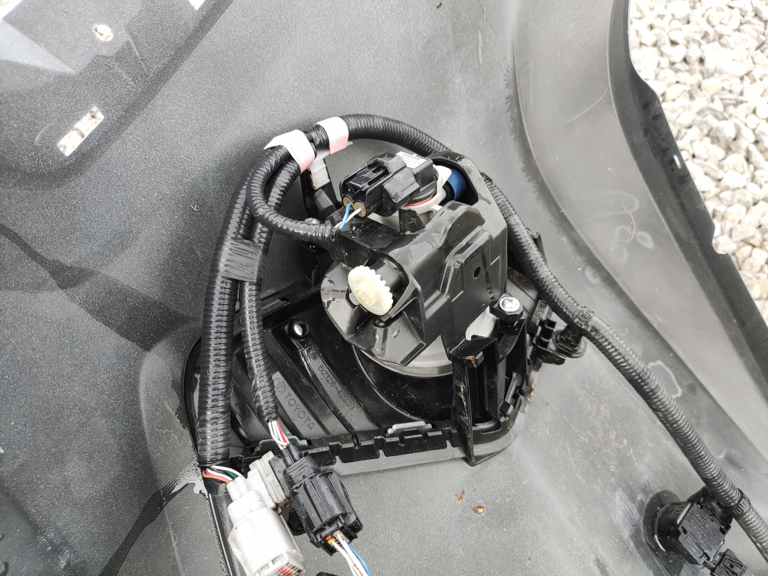 PREDNÝ NÁRAZNÍK KOMPLETNY PDC SENZORY TOYOTA RAV4 V 2019-24 HYBRID