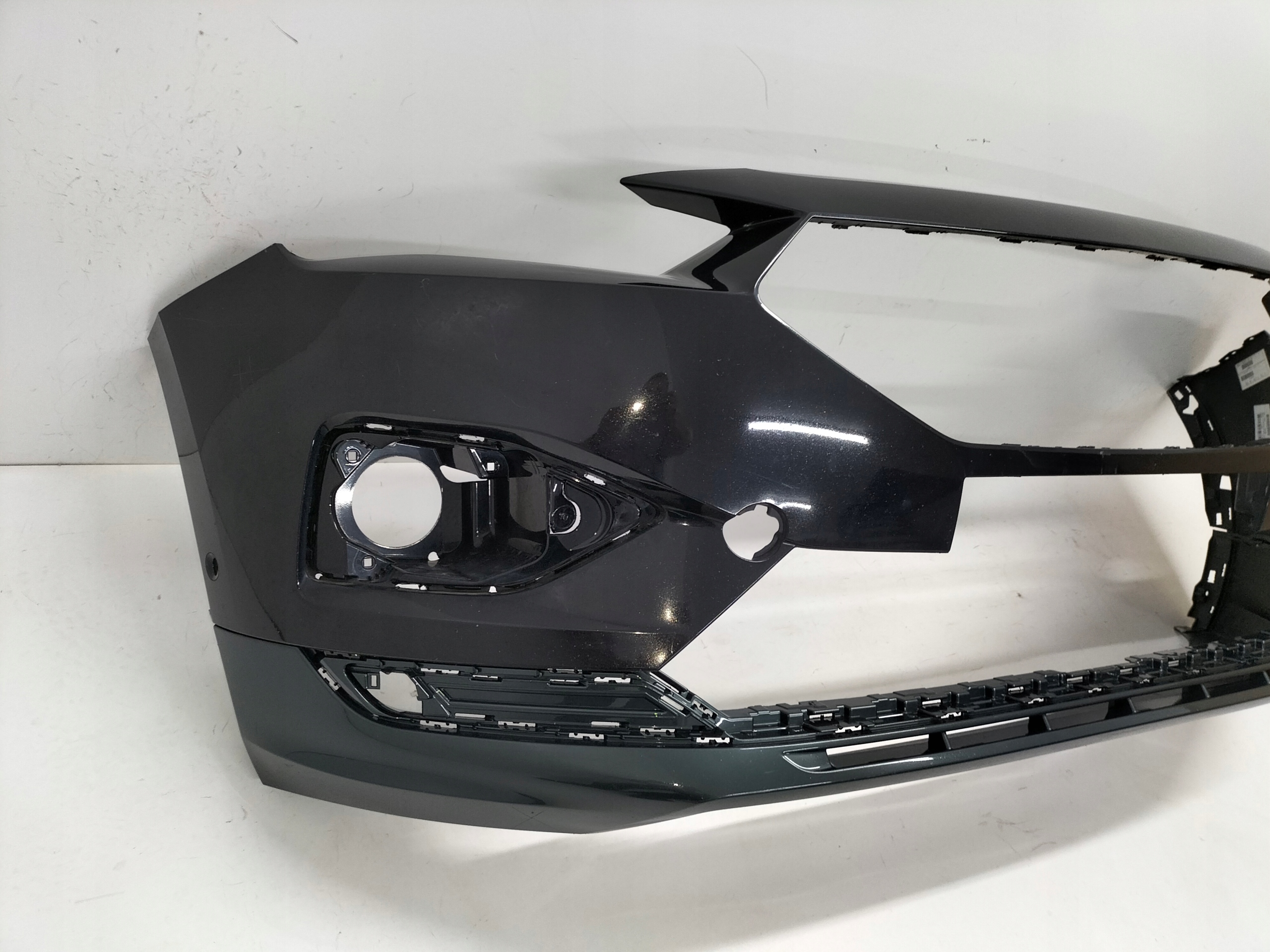 PREDNÝ NÁRAZNÍK SEAT TARRACO 18-