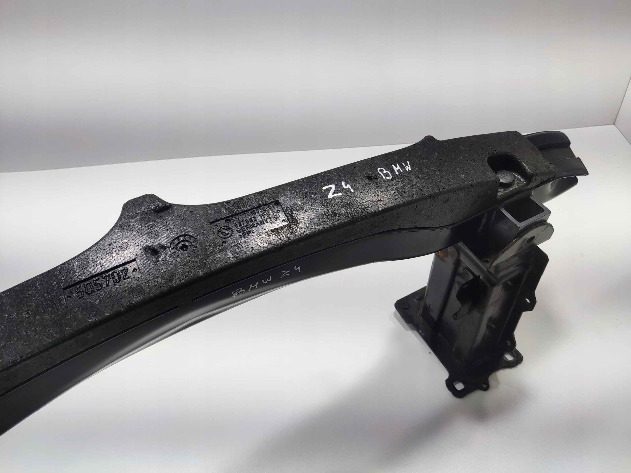 VÝSTUHA PRIEČKA POD PREDNÝ NÁRAZNÍK ABSORBER BMW Z4 E85 2002-2006