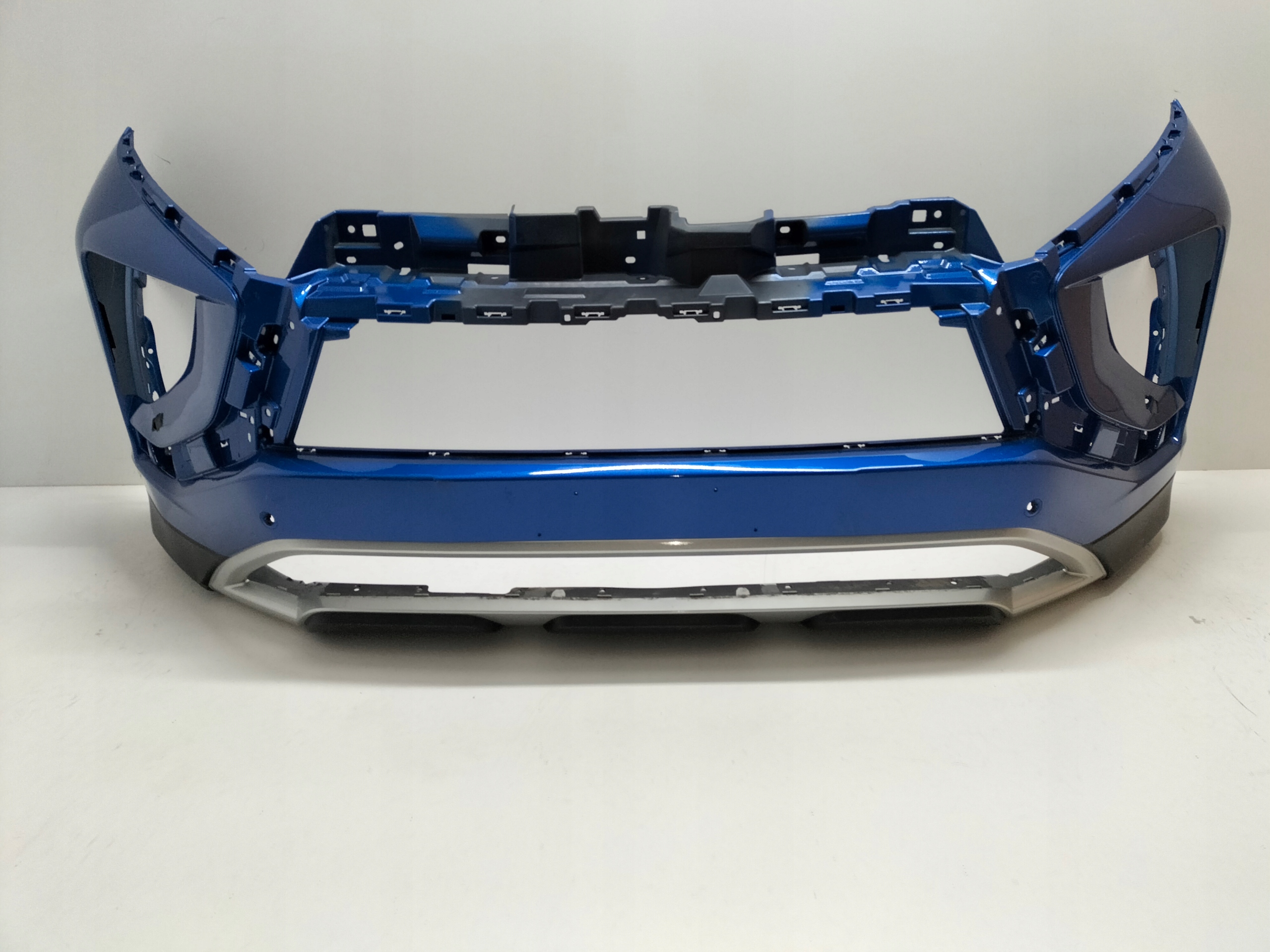 PREDNÝ NÁRAZNÍK MITSUBISHI ECLIPSE LIFT 21-