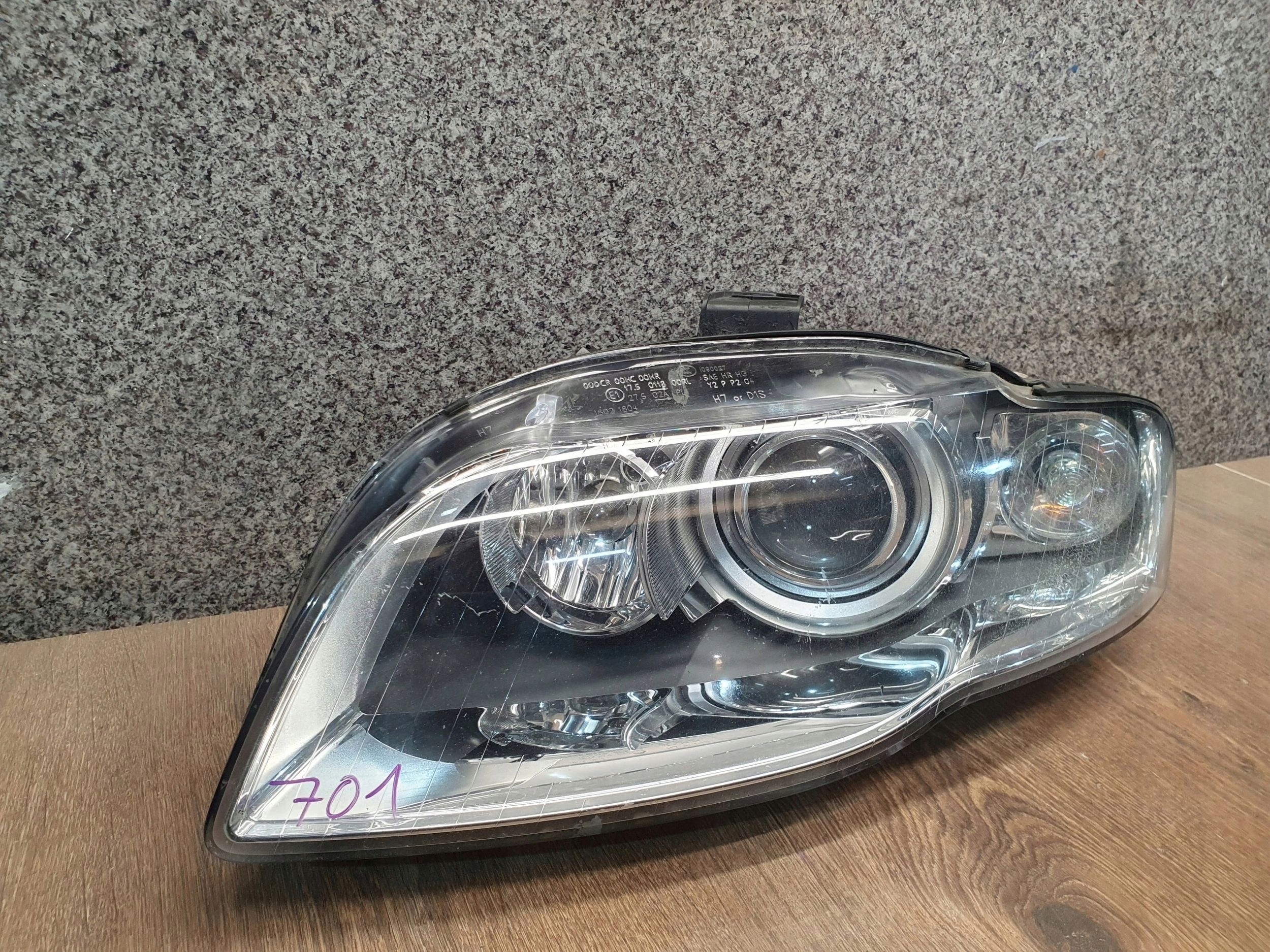 Audi A4 B7 8E 8H 05-07 XENON ĽAVÉ PREDNÉ SVETLO LAVA