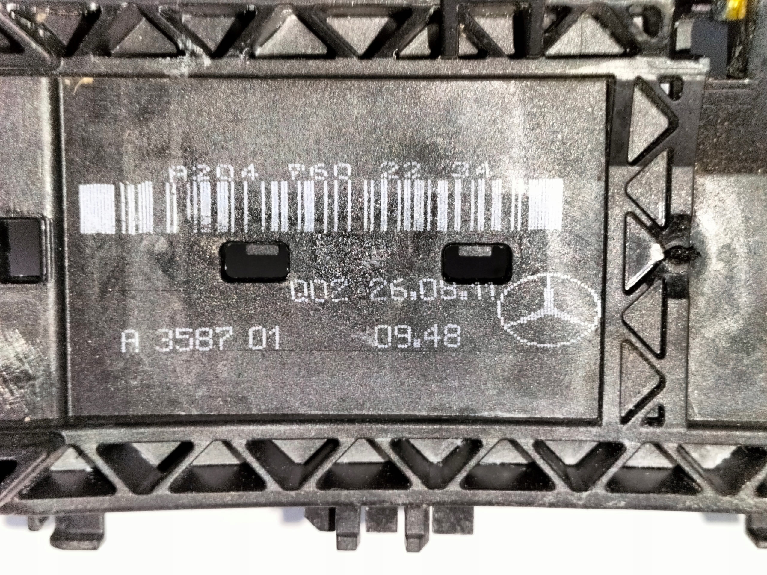 ZÁMOK PRAVÝCH PREDNÝCH DVERÍ MERCEDES E KLASA W 207 09-