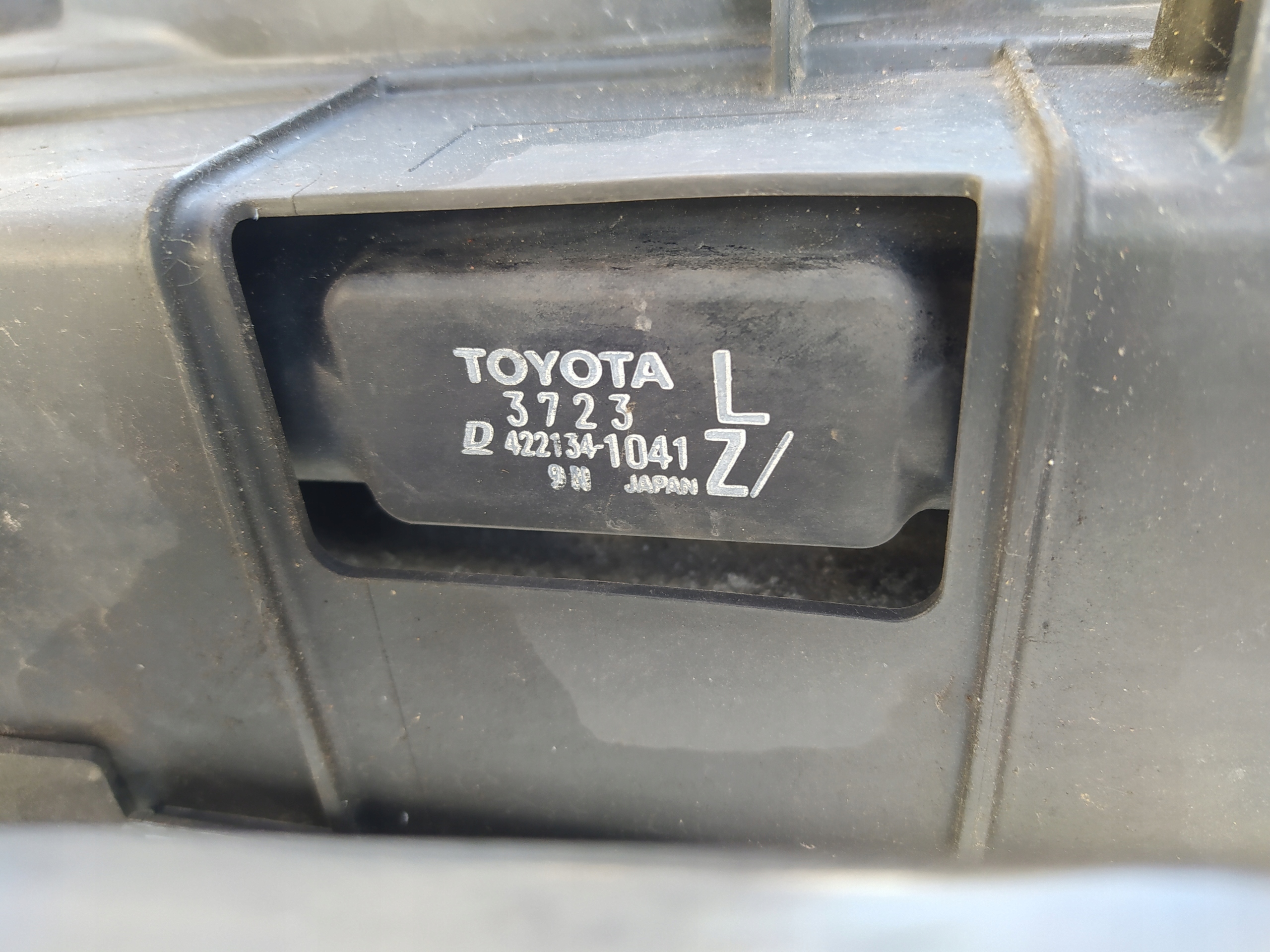 TOYOTA PRIUS III 3 08- PREDNE CELO
