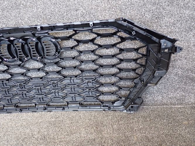 AUDI Q3 18- MRIEZKA LISTA 83A853651C A B