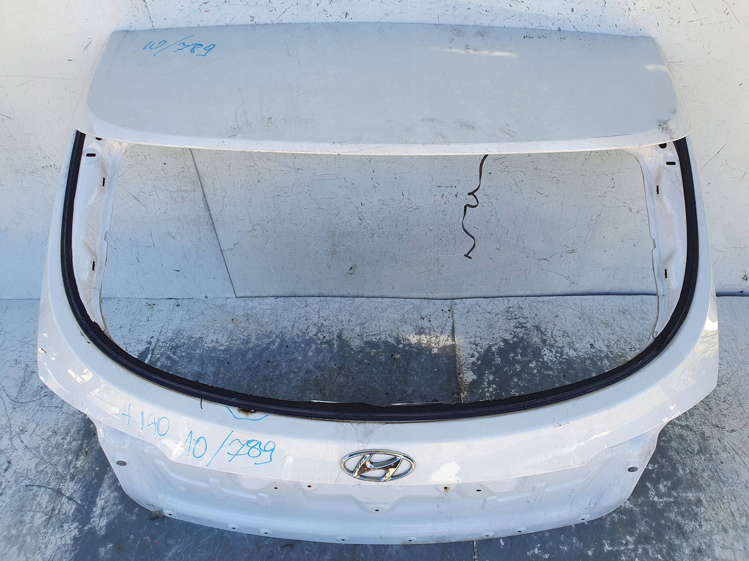 Hyundai i40 kombi ZADNA KAPOTA