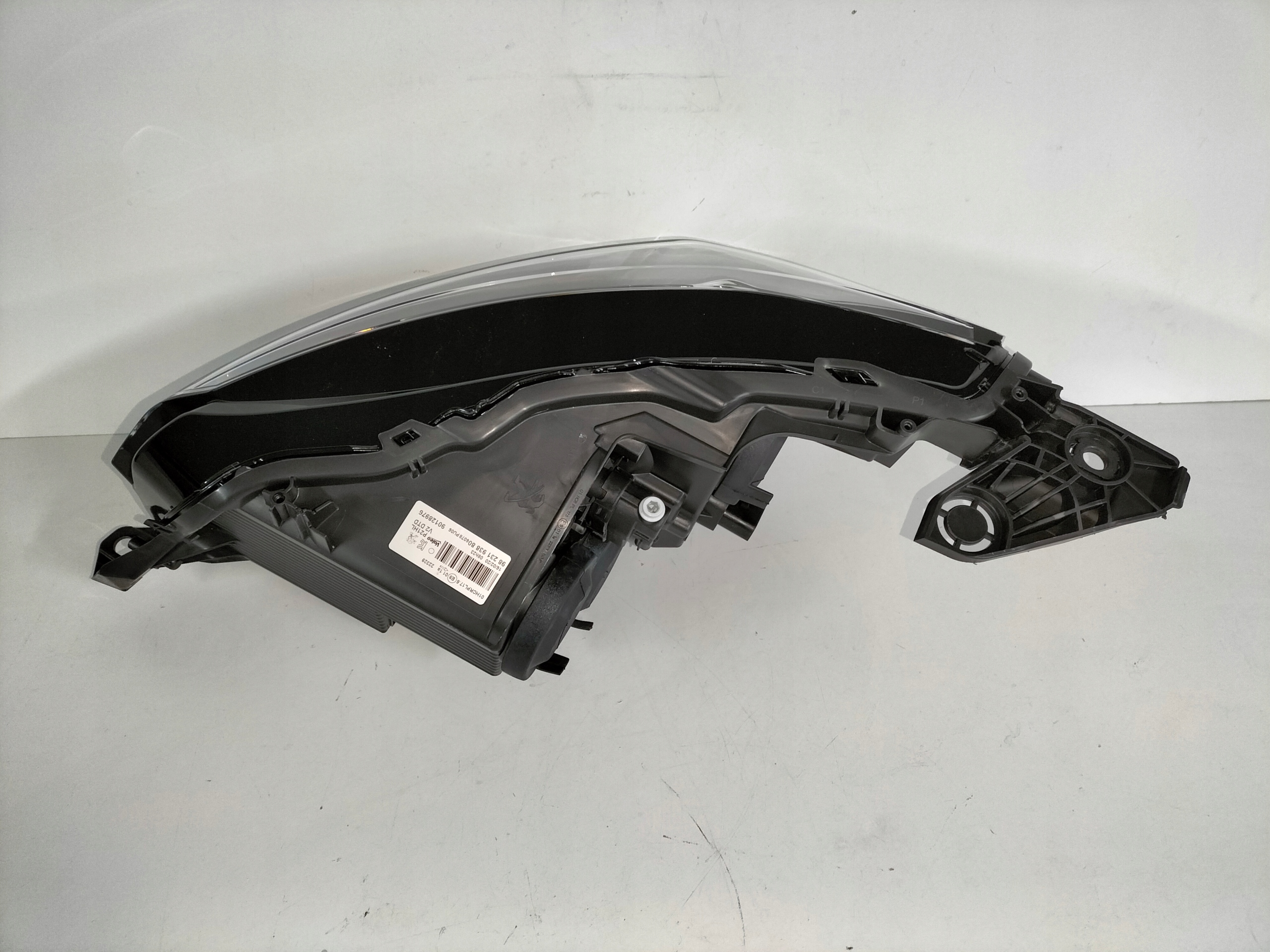 PRAVE PREDNE SVETLO PEUGEOT 208 II 19-