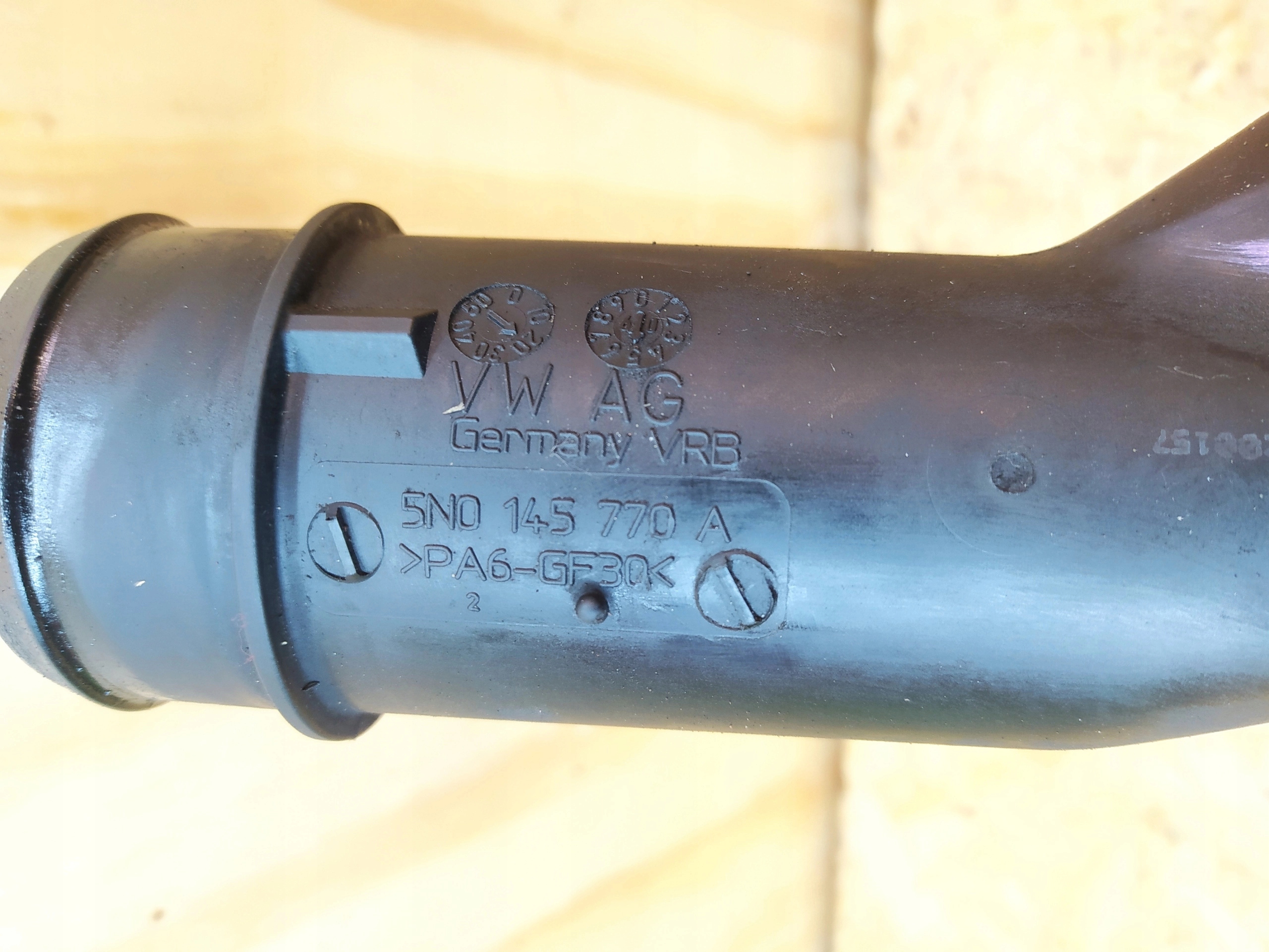 VW PASSAT HADICA INTERCOOLERA 2.0 TDI 5N0145770A