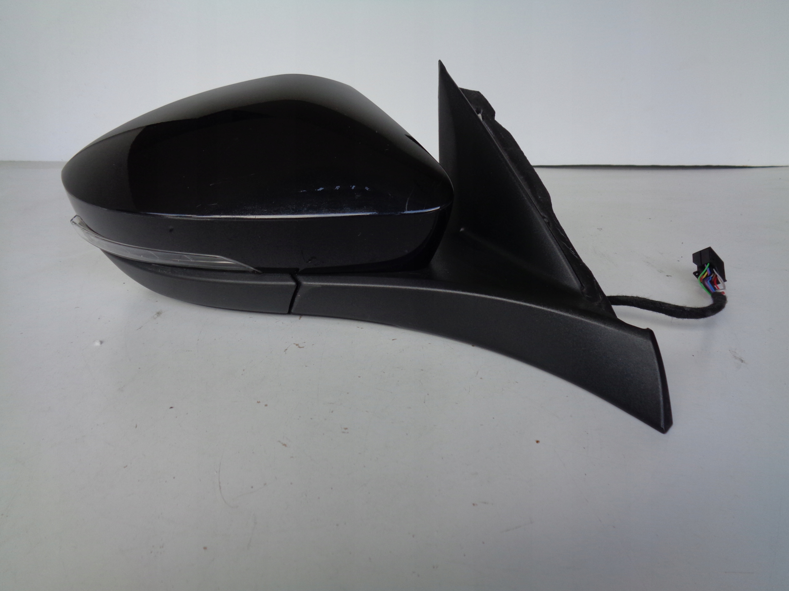 PRAVE ZRKADLO VW T-ROC 2GA 17- 13 PIN