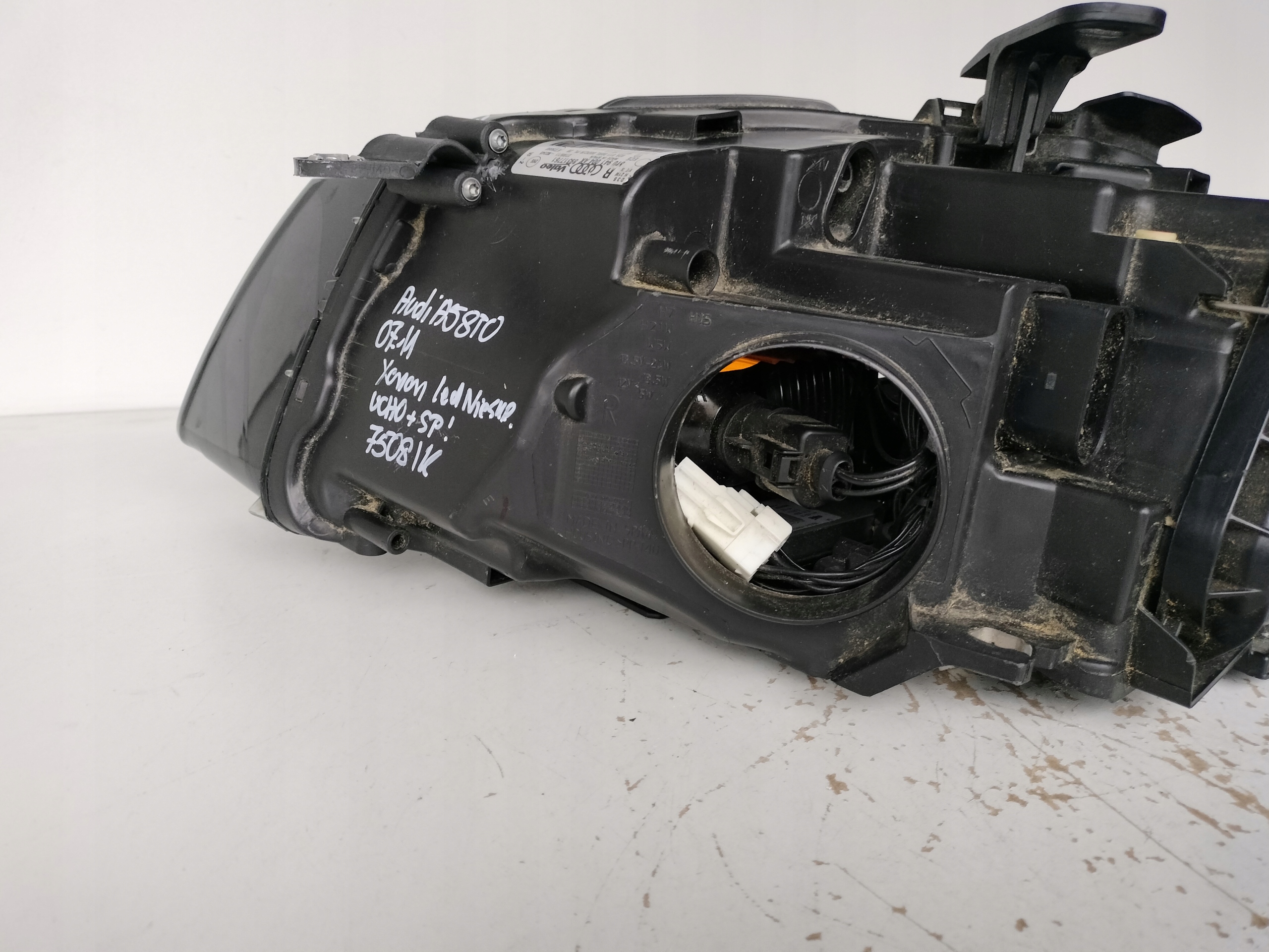 PRAVE PREDNE SVETLO AUDI A5 8T 8T0 07-11 XENON LED NIENATAČACI