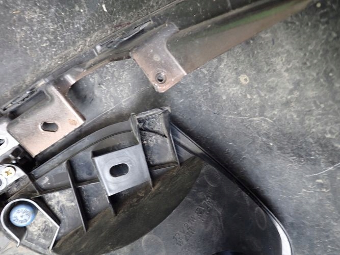 MITSUBISHI ECLIPSE CROSS 17- ZADNÝ NÁRAZNÍK