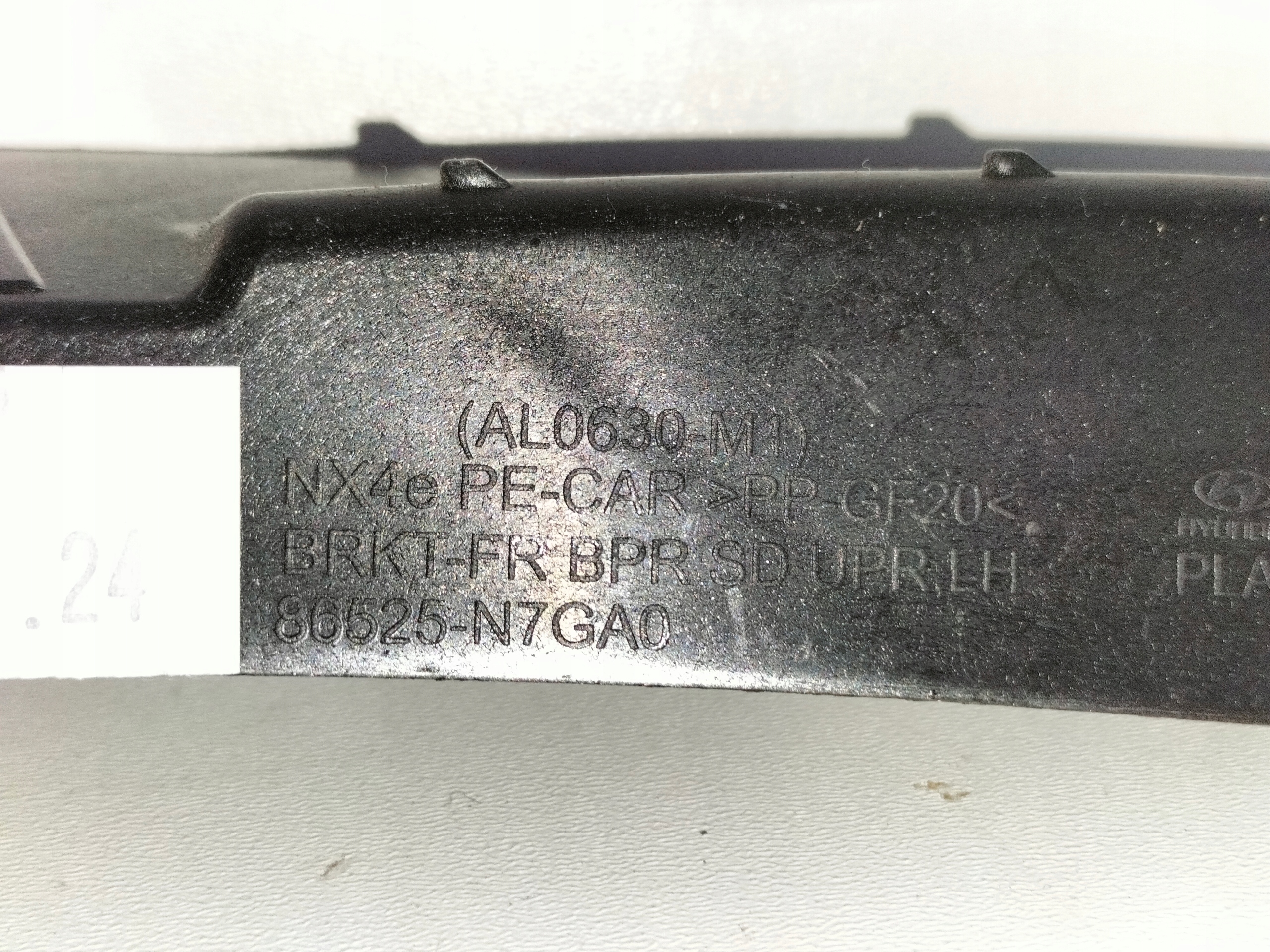 DRZIAK PREDNEHO NARAZNIKA LAVY HYUNDAI TUCSON 4 IV LIFT 24-