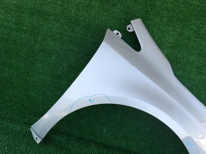 TOYOTA AVENSIS T27 09- PRAVY PREDNY BLATNIK