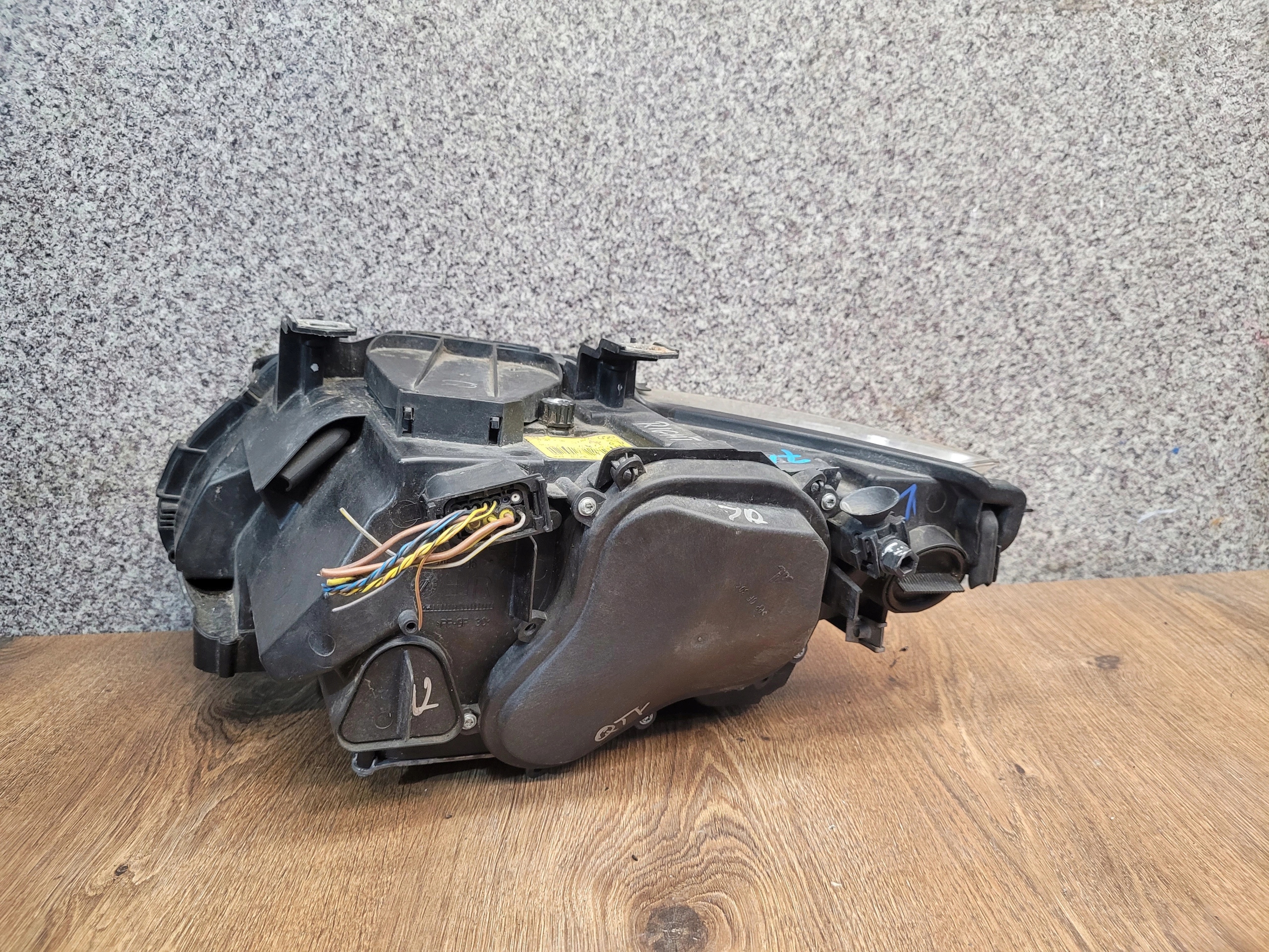 BMW 3 E92 E93 XENON PRAVÉ PREDNÉ SVETLO