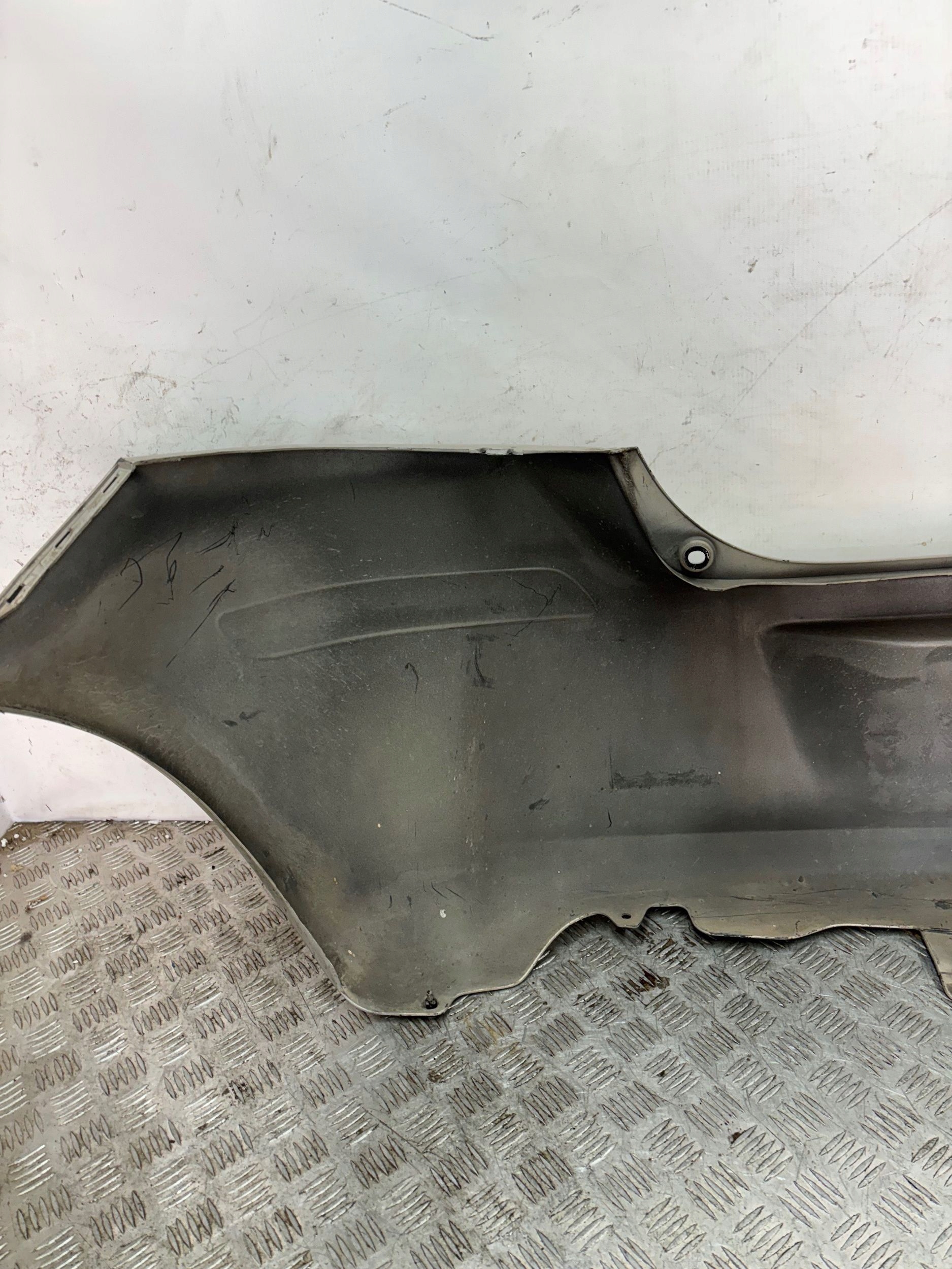 ZADNÝ NÁRAZNÍK TOYOTA YARIS II 2 LIFT 09-