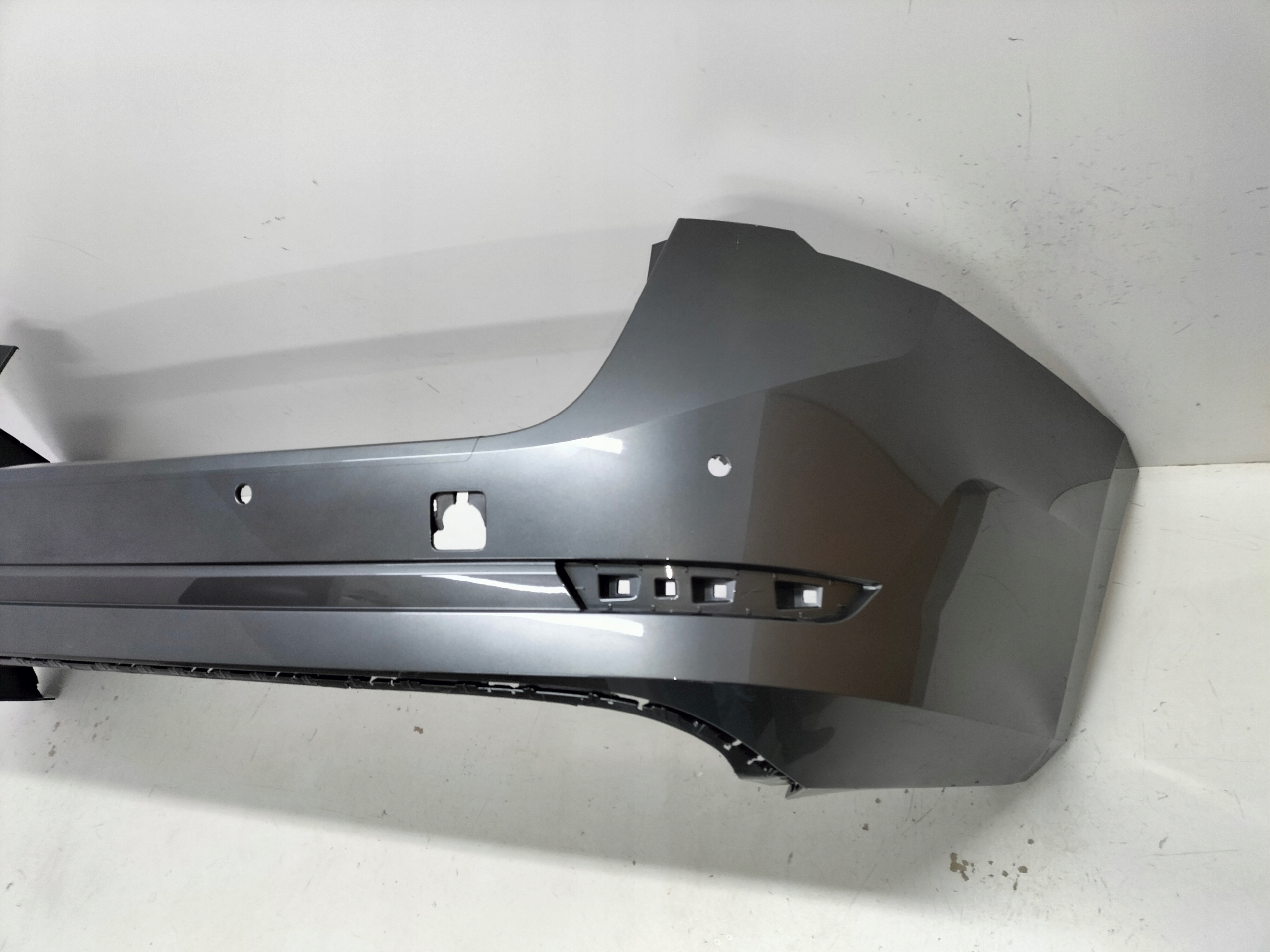 ZADNÝ NÁRAZNÍK SKODA OCTAVIA 4 IV 19- KOMBI