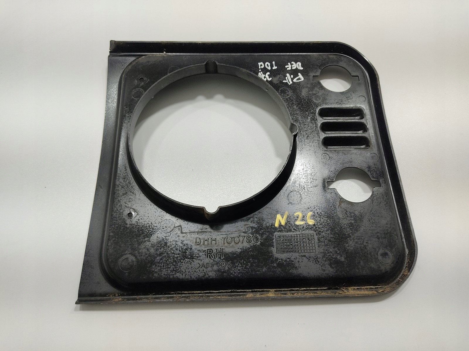 RÁMIK KRYT PRAVÉHO SVETLA LAND ROVER DEFENDER DHH100780 1999-2014