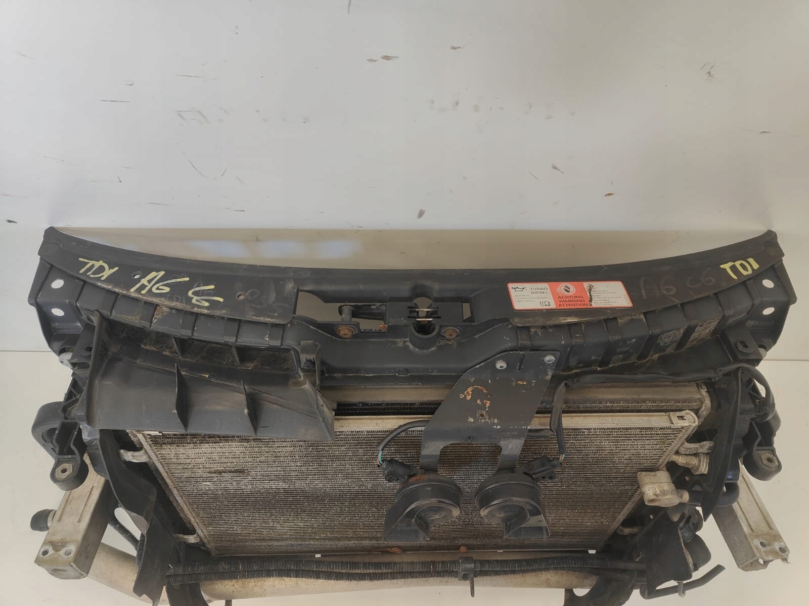 Audi a6 c6 04-10 2.0 tdi PREDNE CELO CHLADICE VENTILÁTOR