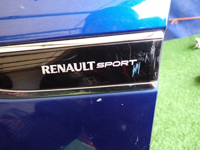 RENAULT MEGANE IV ĽAVÝ PREDNÝ BLATNÍK