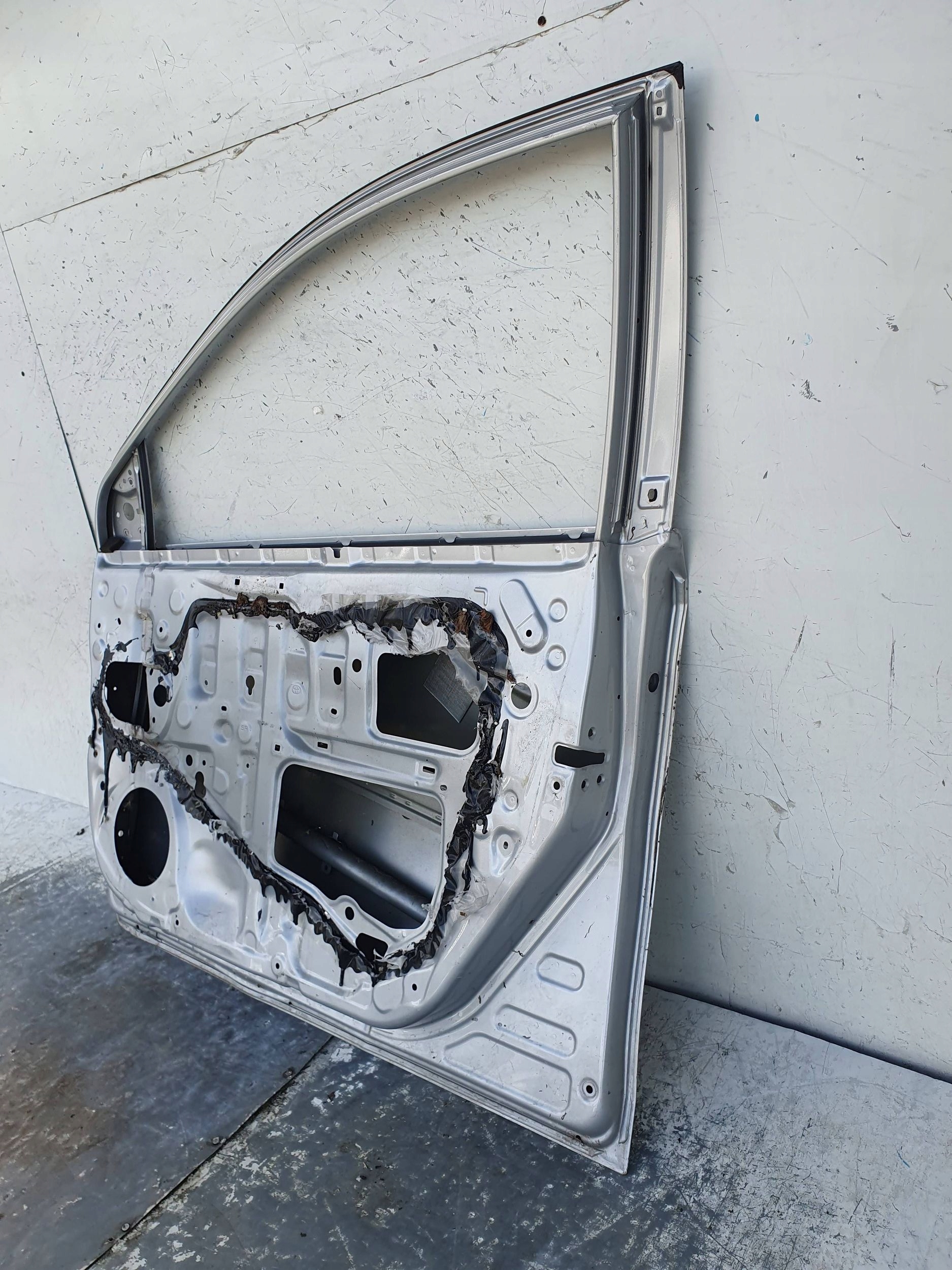 Toyota Auris II 2 E18 PRAVE PREDNE DVERE