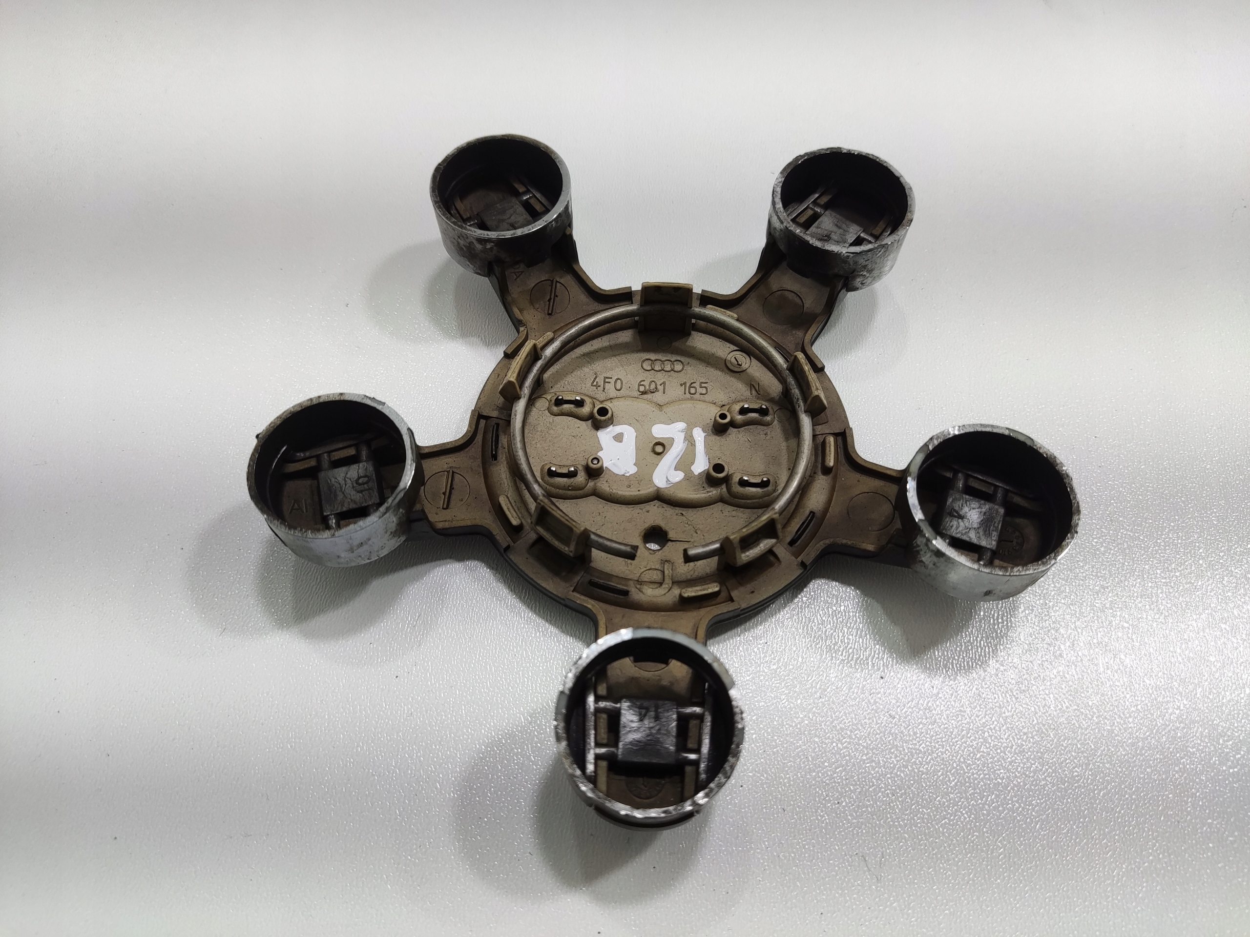 ORIGINALNY PUKLICA HLINIKOVEHO DISKU AUDI A4 A5 Q5 I 4F0601165N