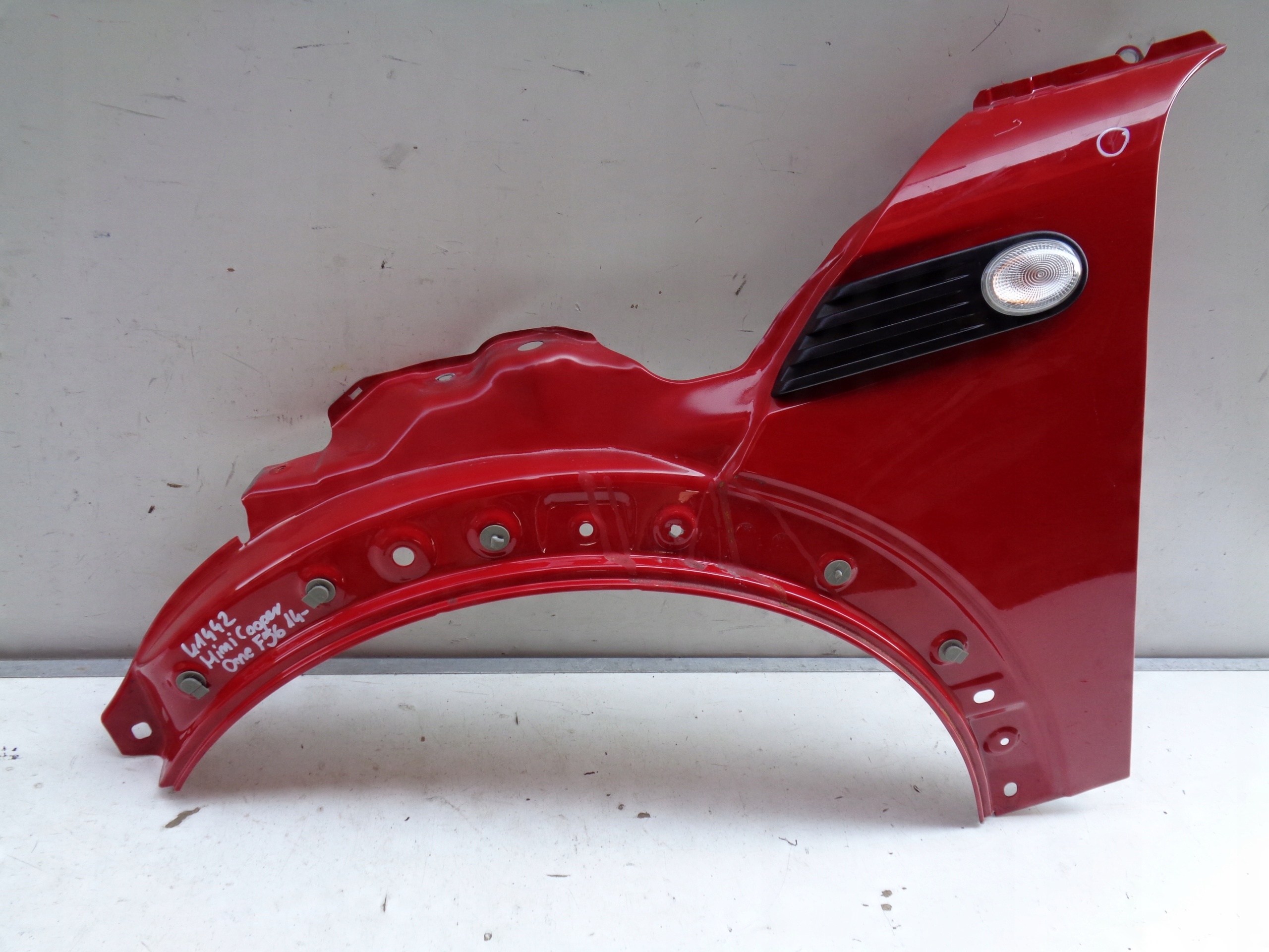 ĽAVÝ PREDNÝ BLATNÍK MINI COOPER ONE F55 F56 14- NR 41442