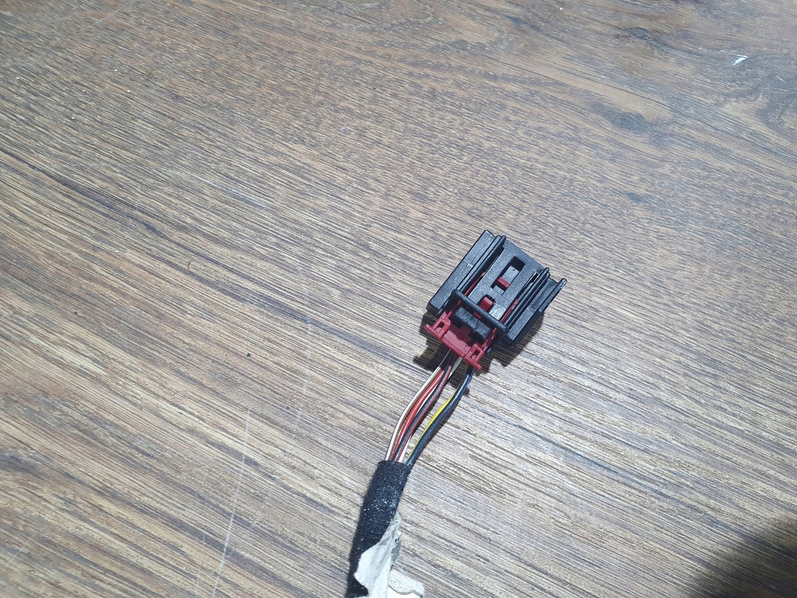 VW JETTA 5C 010- PRAVE ZRKADLO 7 PIN