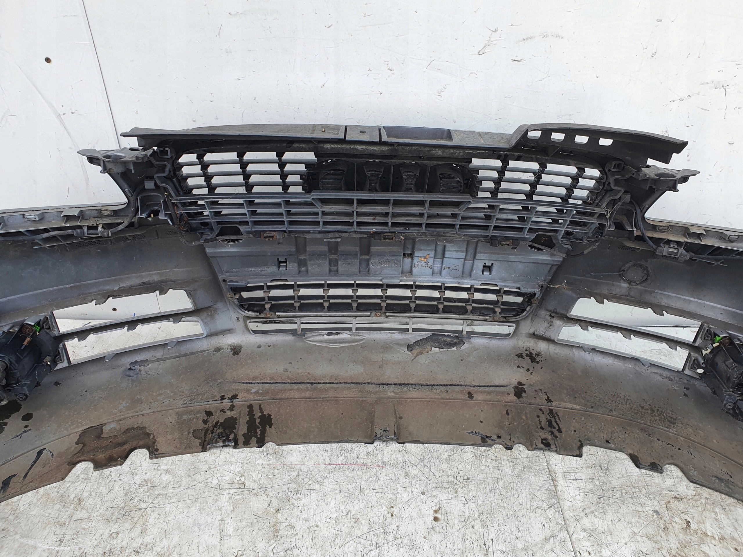 AUDI A4 B7 PREDNÝ NÁRAZNÍK