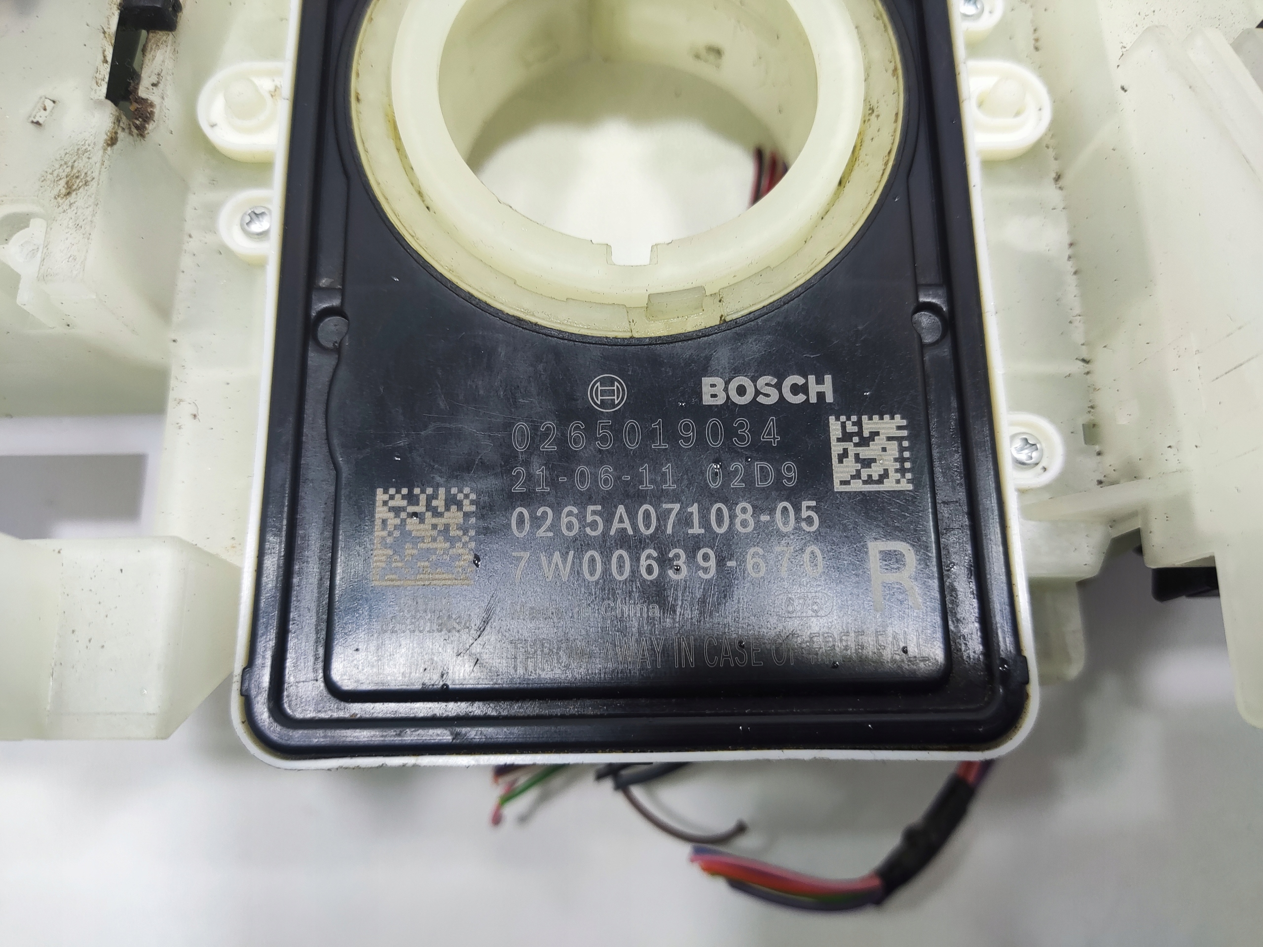 PÁČKY POD VOLANT MOTORA RENAULT MASTER IV 255675983R