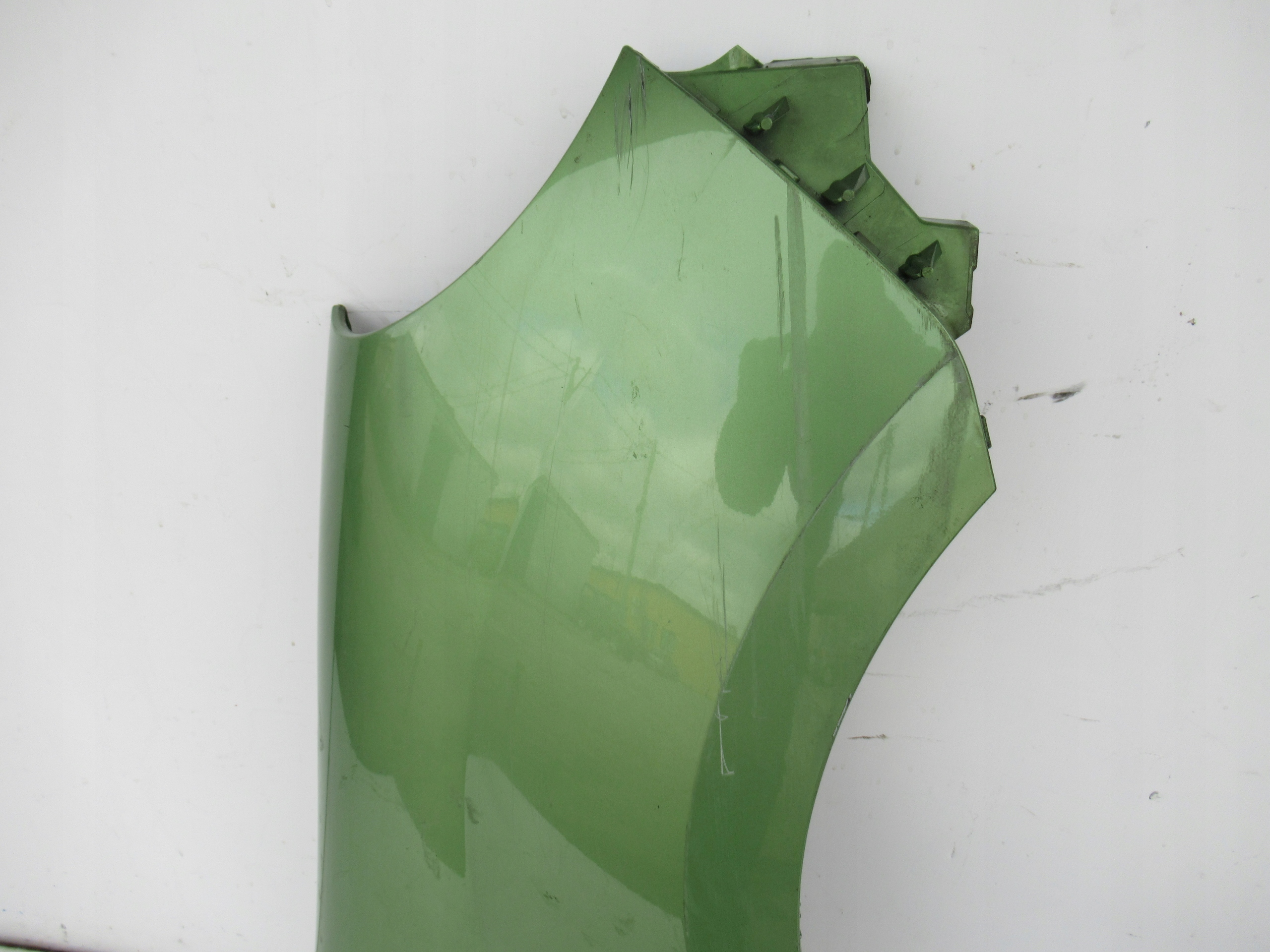 PRAVÝ PREDNÝ BLATNÍK RENAULT KANGOO 08-