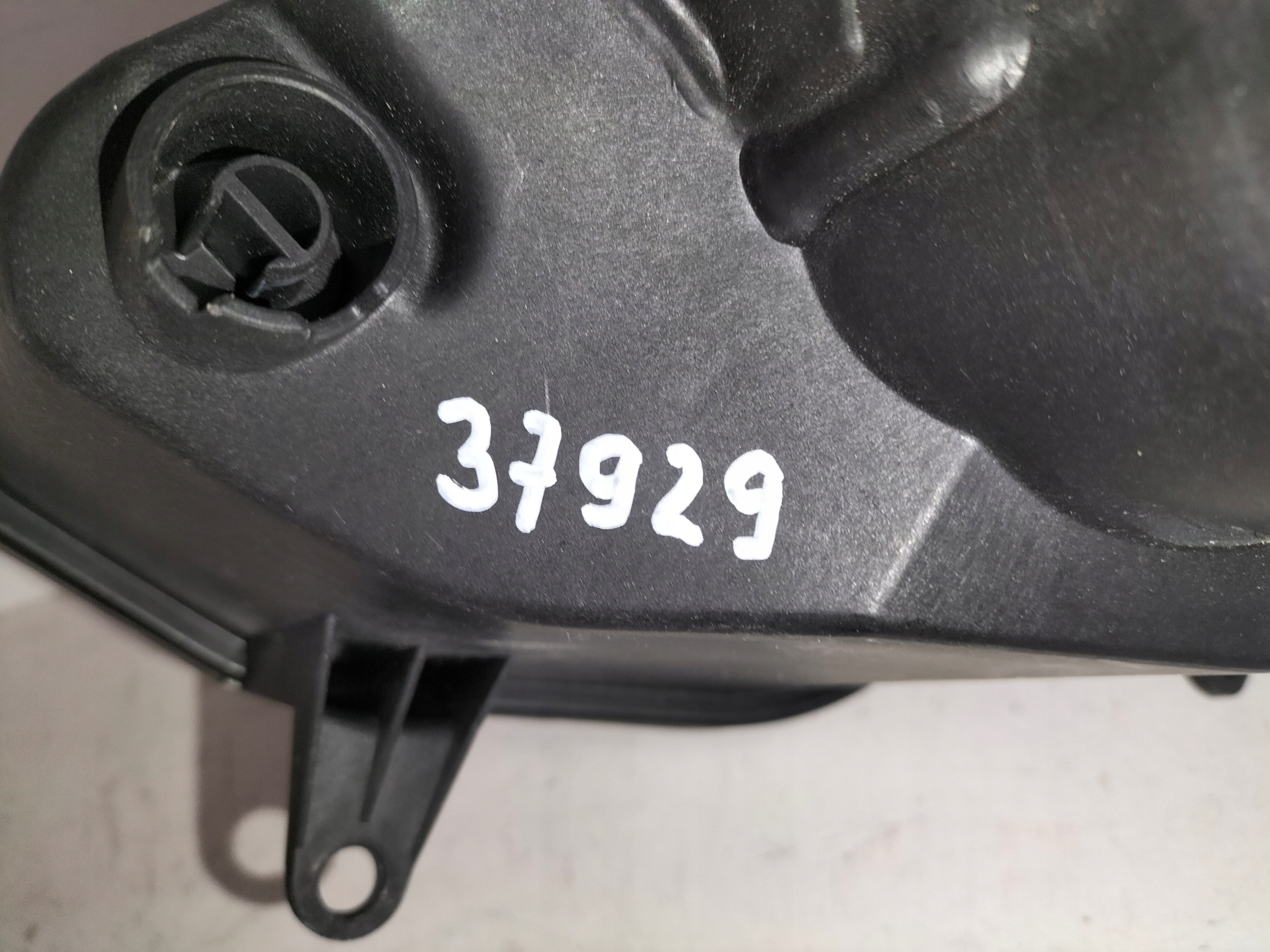PRAVE PREDNE SVETLO MOTOR BMW K54 R1200RS 15-19