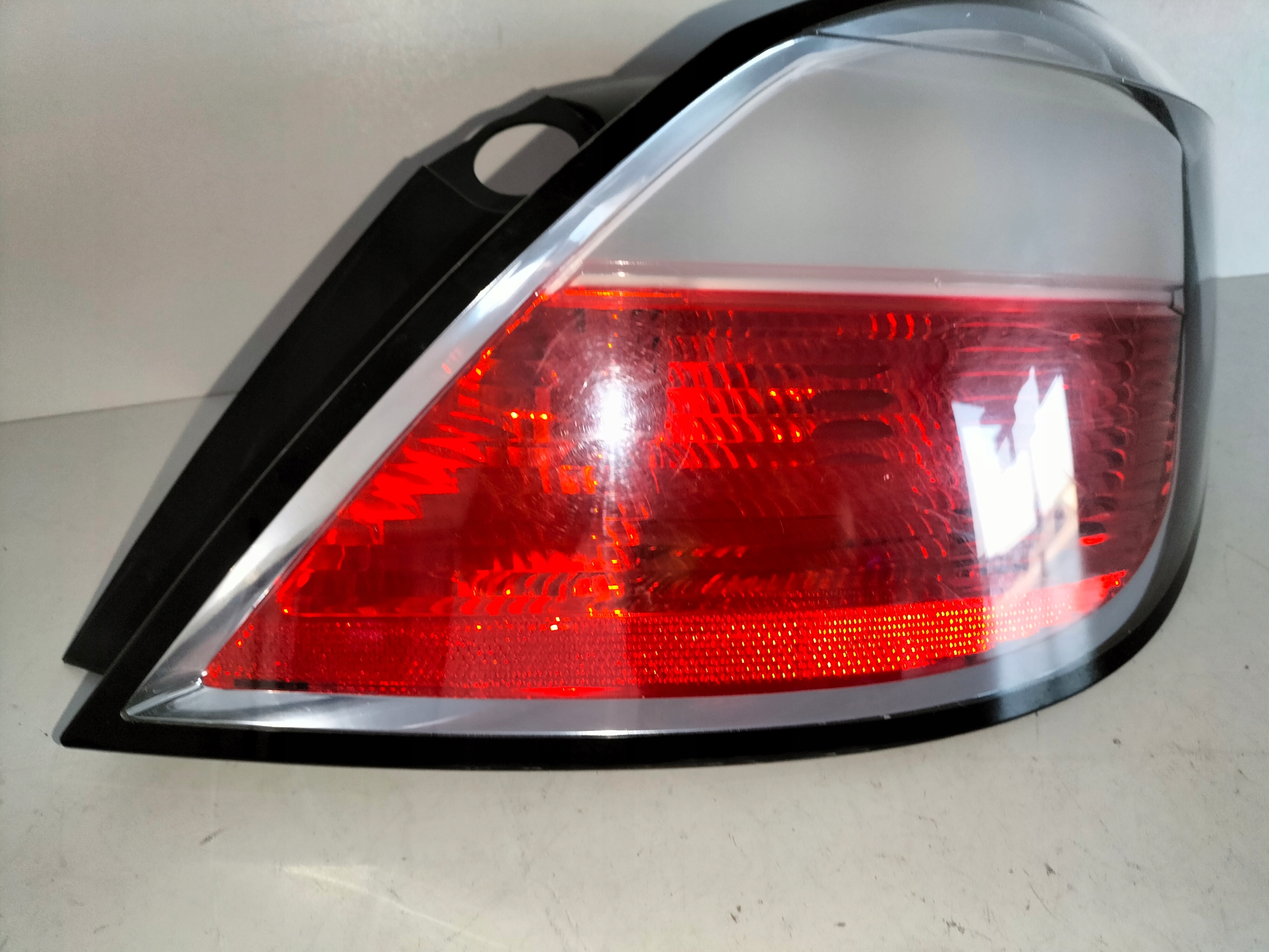 PRAVE ZADNE SVETLO OPEL ASTRA III H 03-07 HB