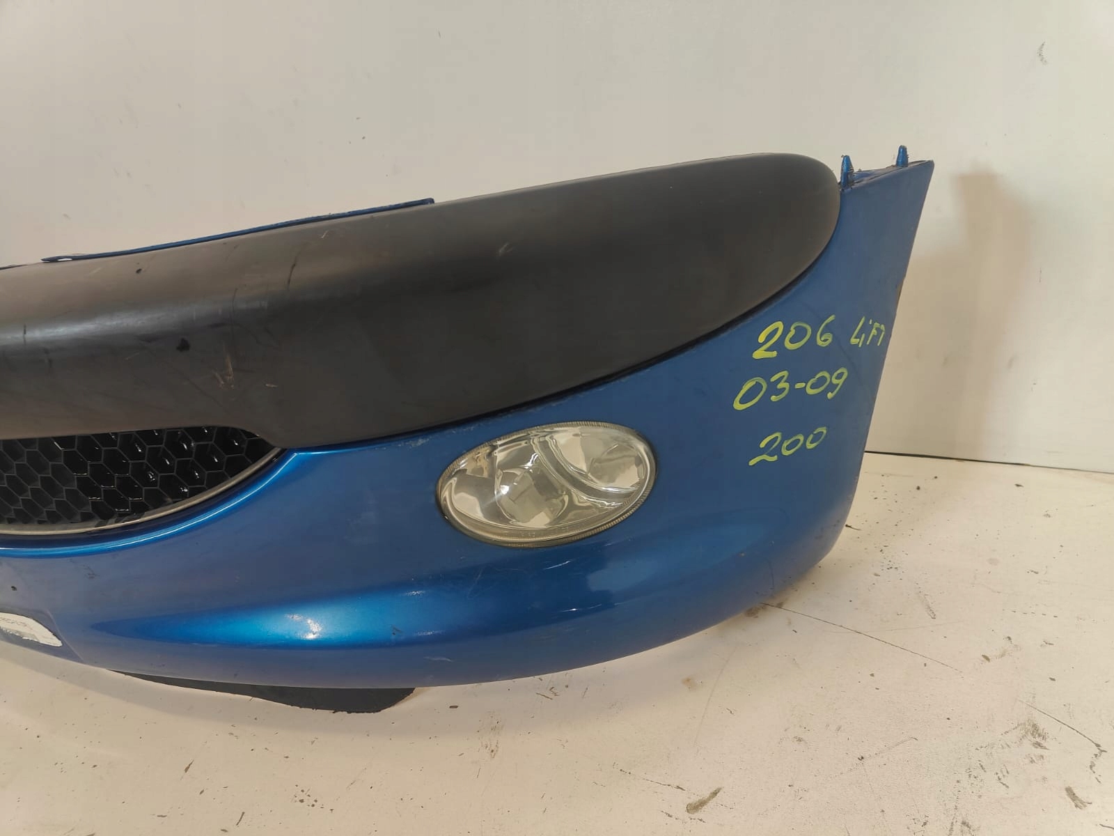 Peugeot 206 03-09 PREDNÝ NÁRAZNÍK