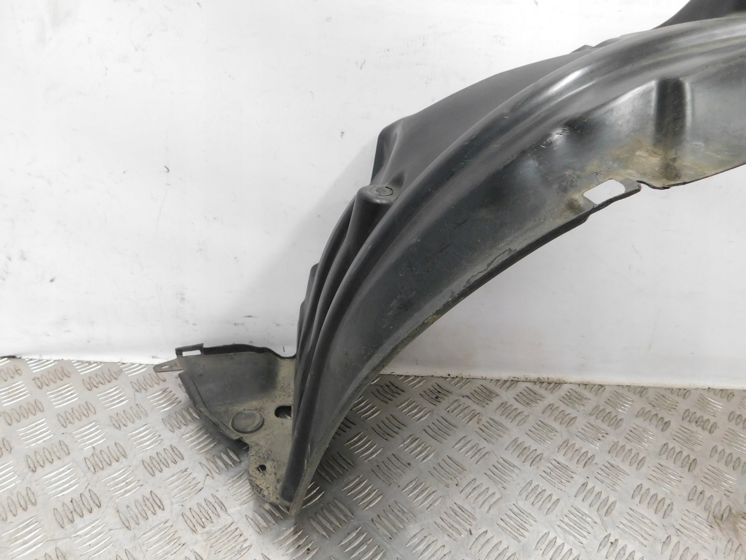 ĽAVÝ PREDNÝ PODBLATNÍK NISSAN PIXO