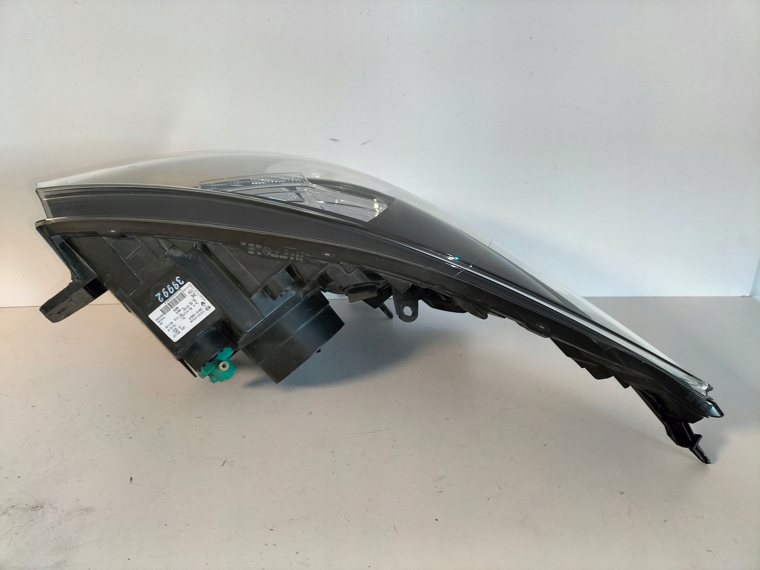 PRAVE PREDNE SVETLO RENAULT TRAFIC III 14-