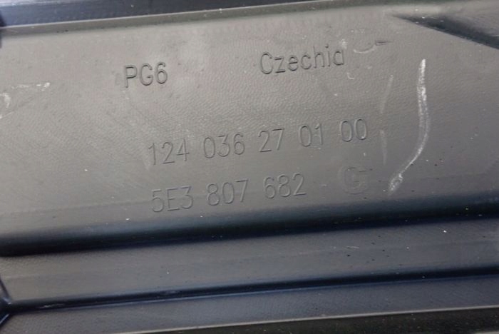 SKODA OCTAVIA IV 19-23 PRAVÁ LIŠTA NÁRAZNÍKA  5E3807682