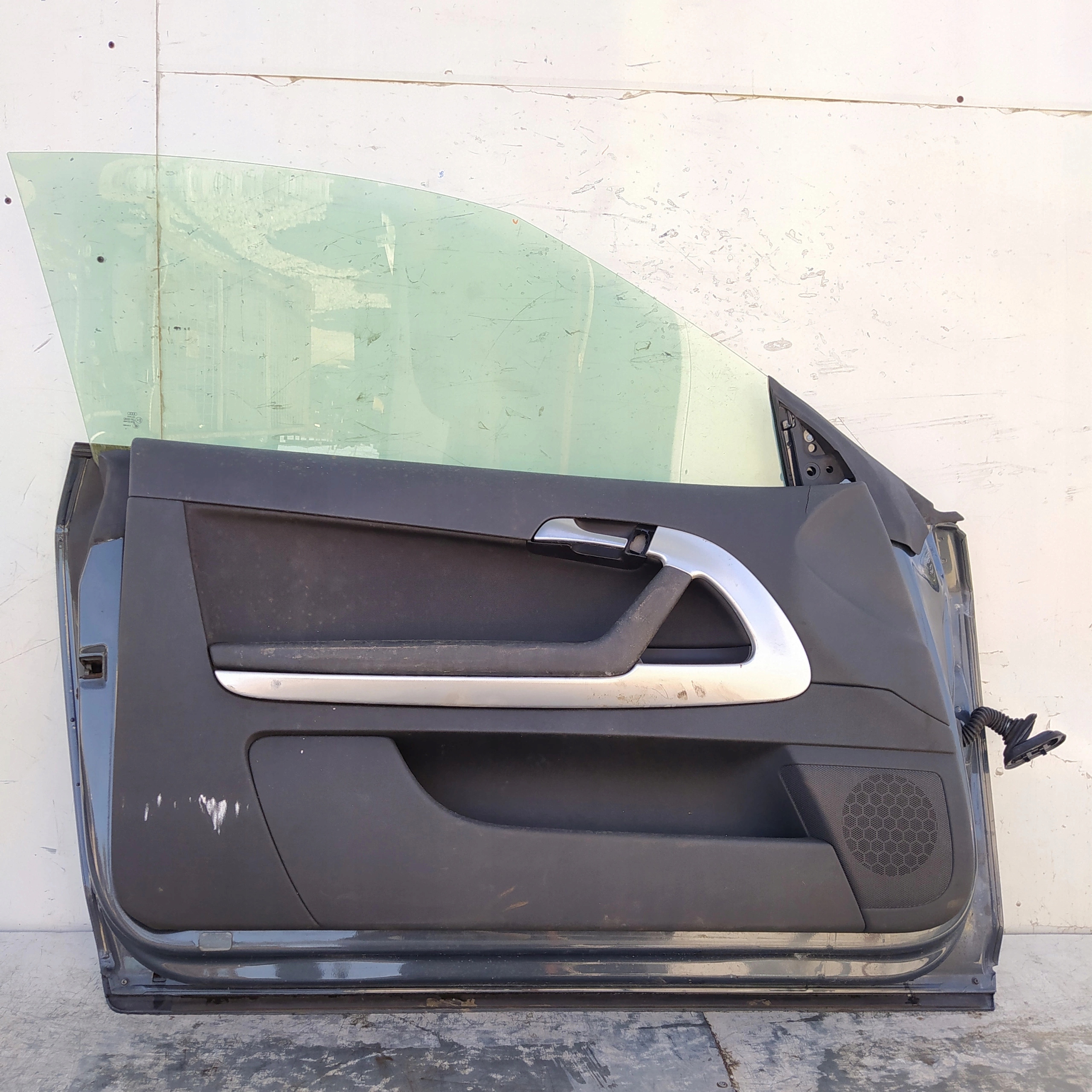 AUDI A3 8P CABRIO LAVE PREDNE DVERE