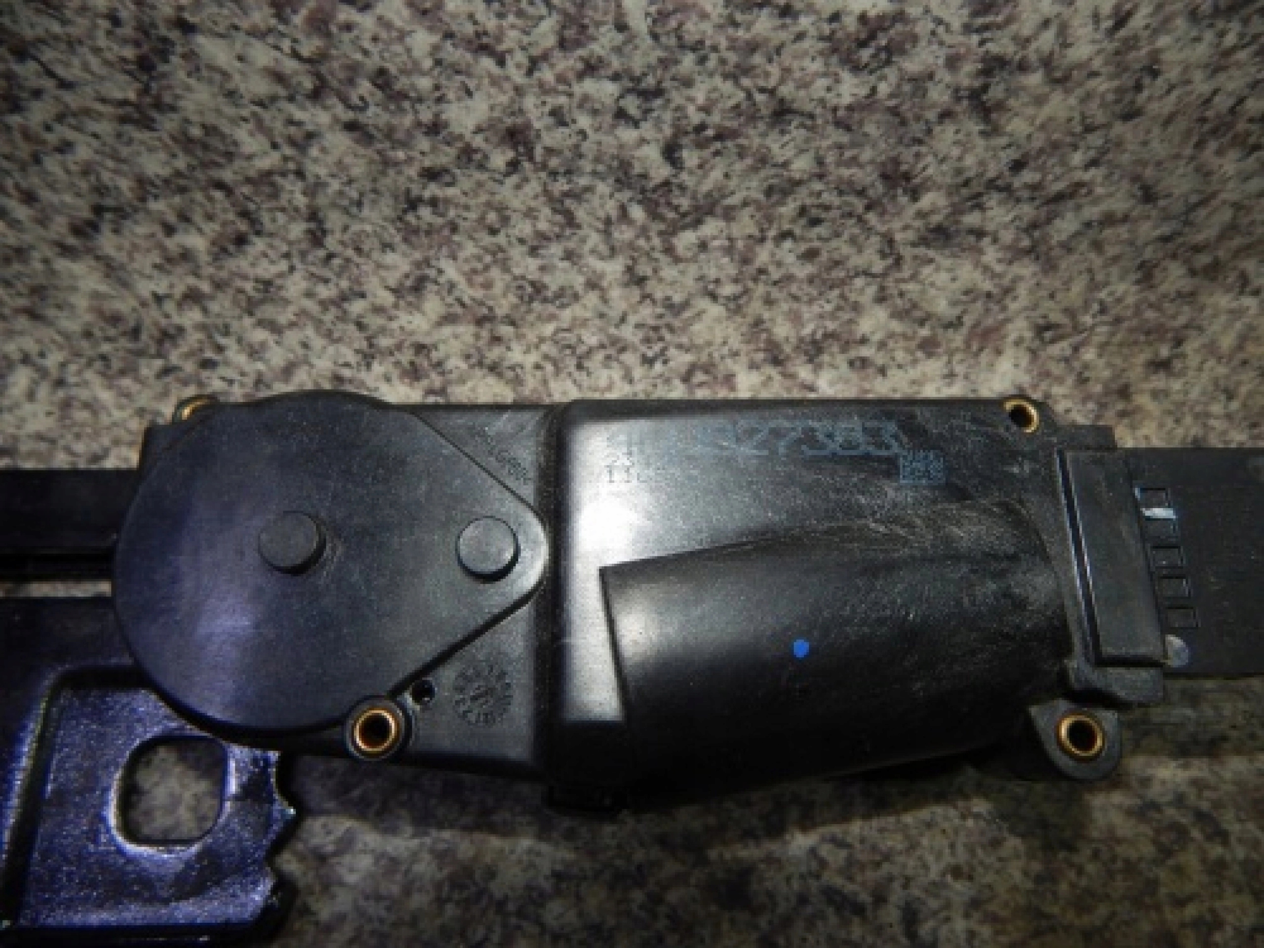 AUDI A8 D4 A7 ZAMOK PIATYCH DVERI 4H0827383