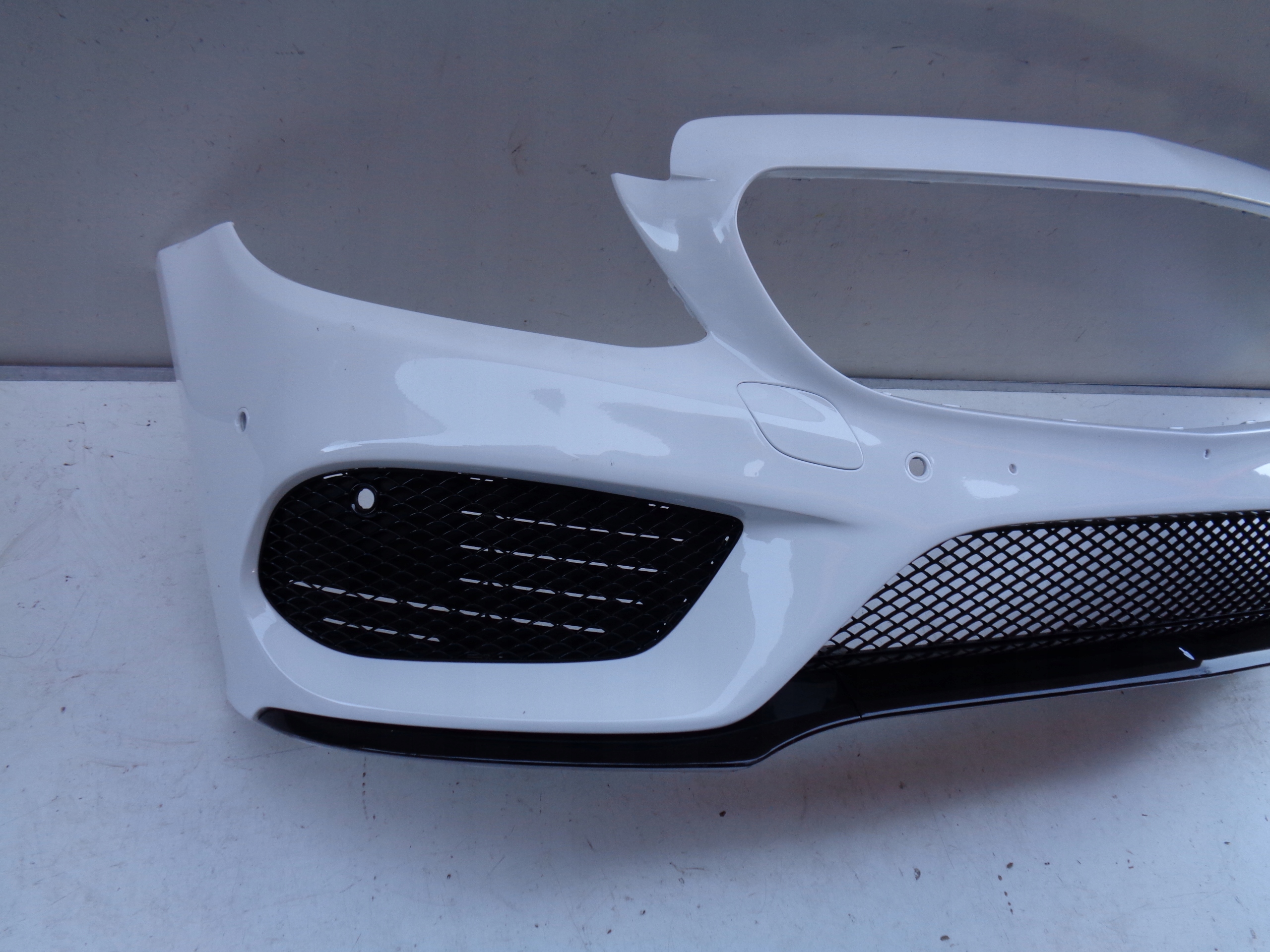 PREDNÝ NÁRAZNÍK MERCEDES C-KLASA W205 14- AMG